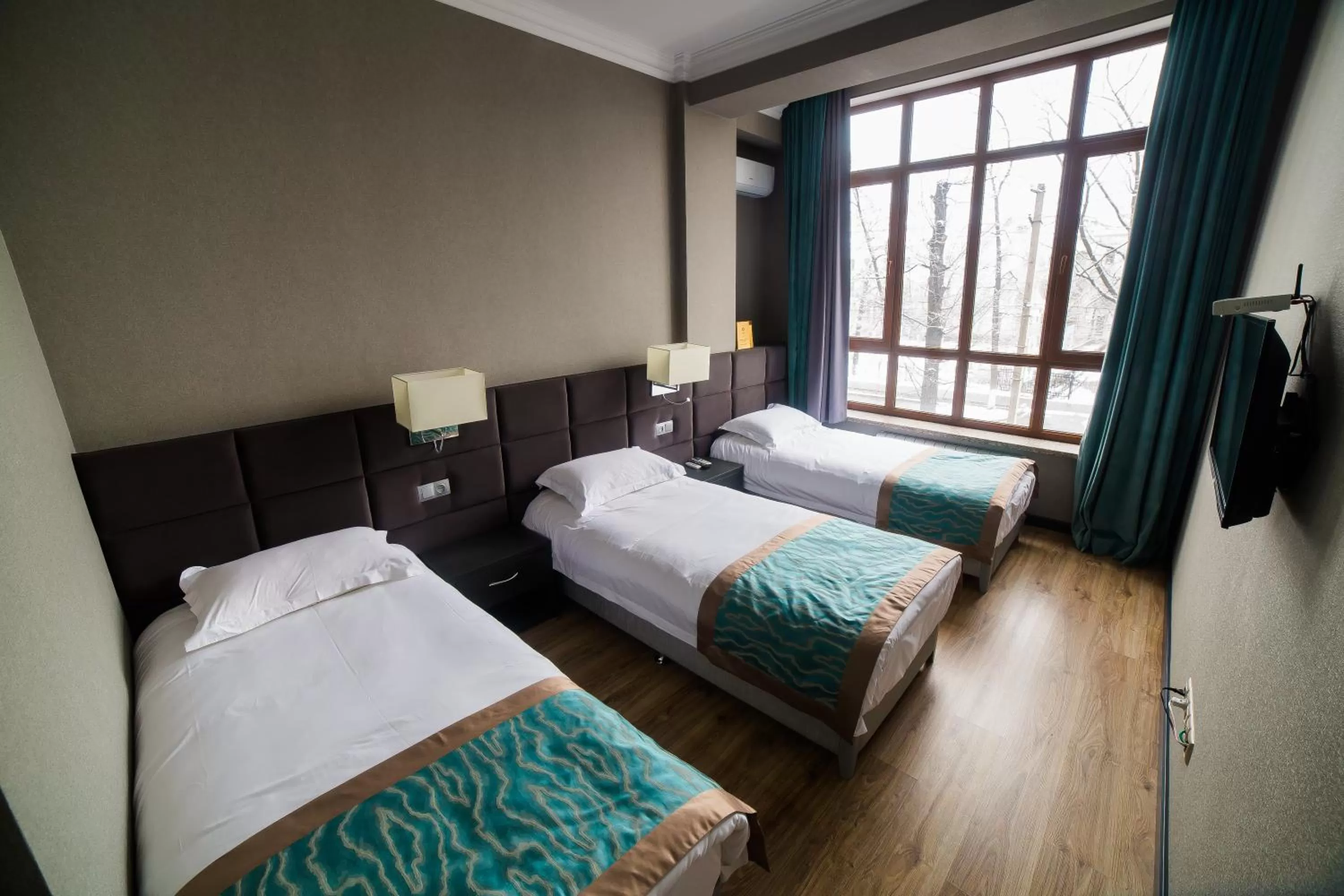 Bedroom, Bed in Golden Hotel