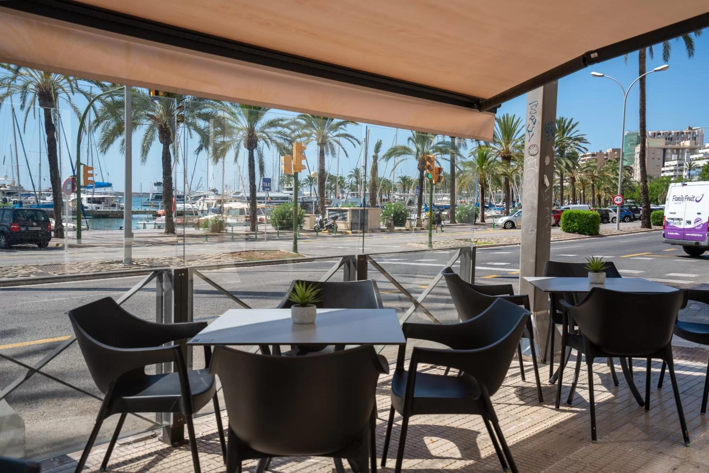 Restaurant/places to eat in Hotel Mirador