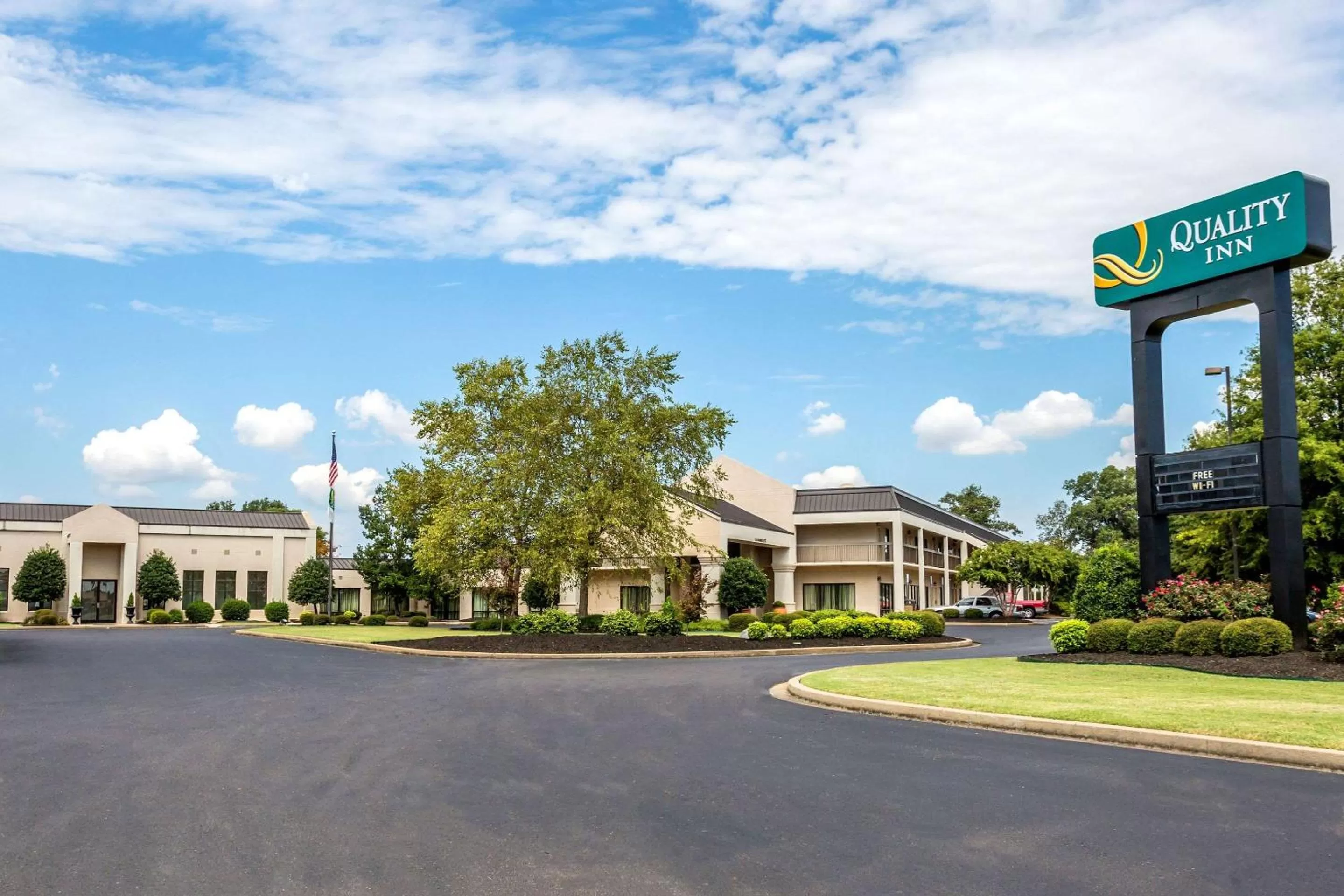 Property building in Quality Inn Union City US 51