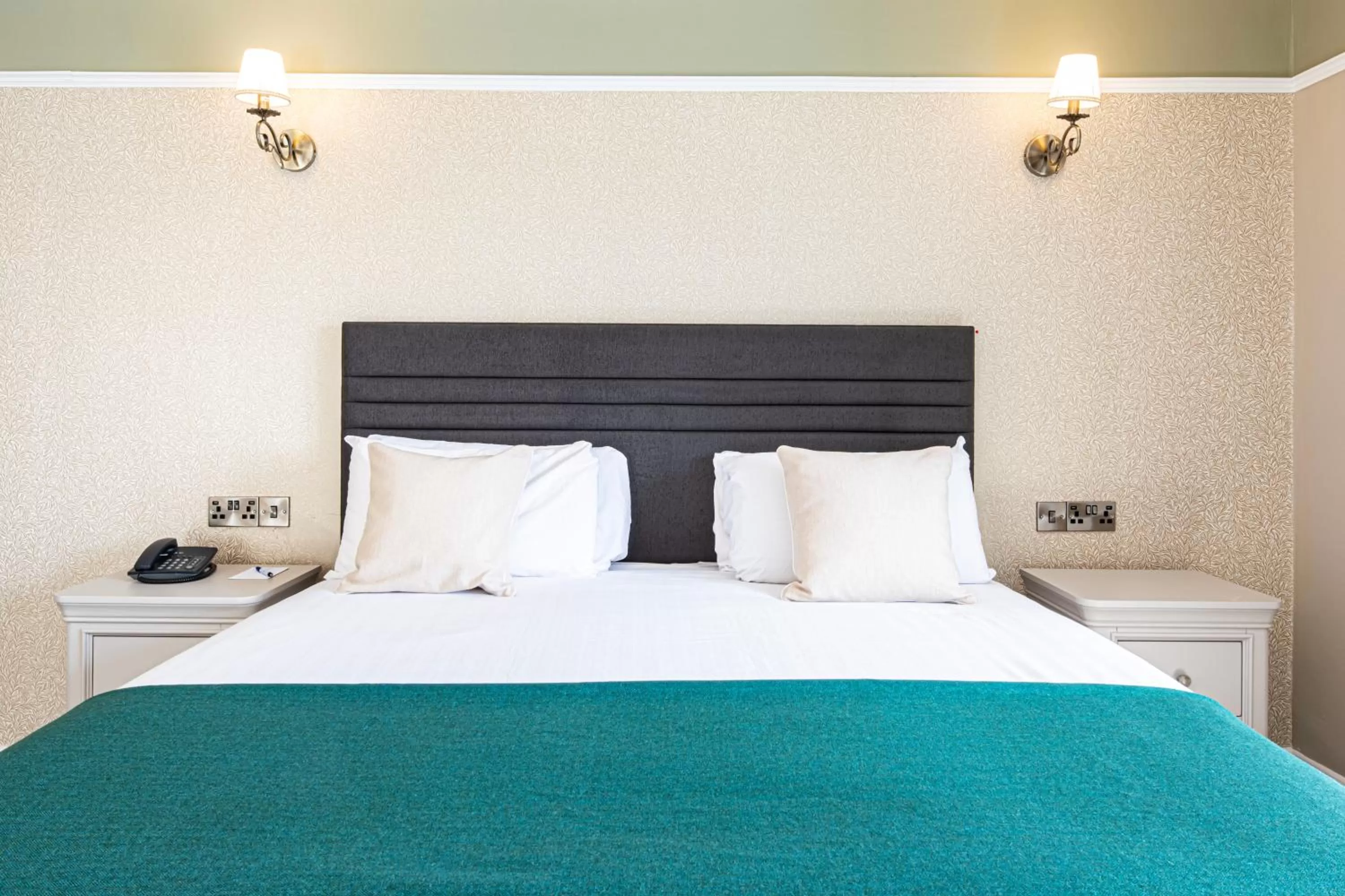 Bedroom, Bed in Ballina Manor Hotel