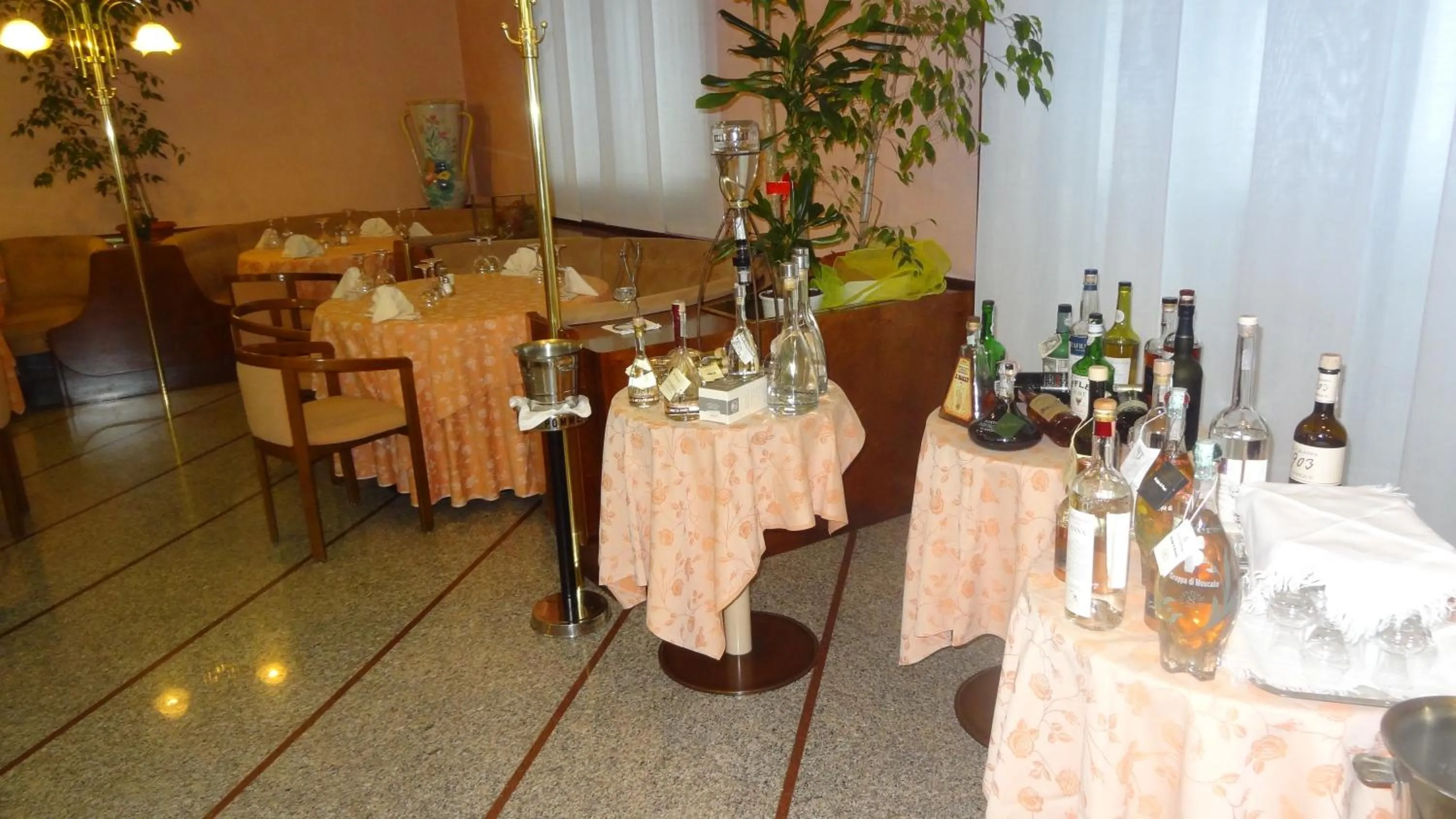 Restaurant/places to eat in Le Gronde