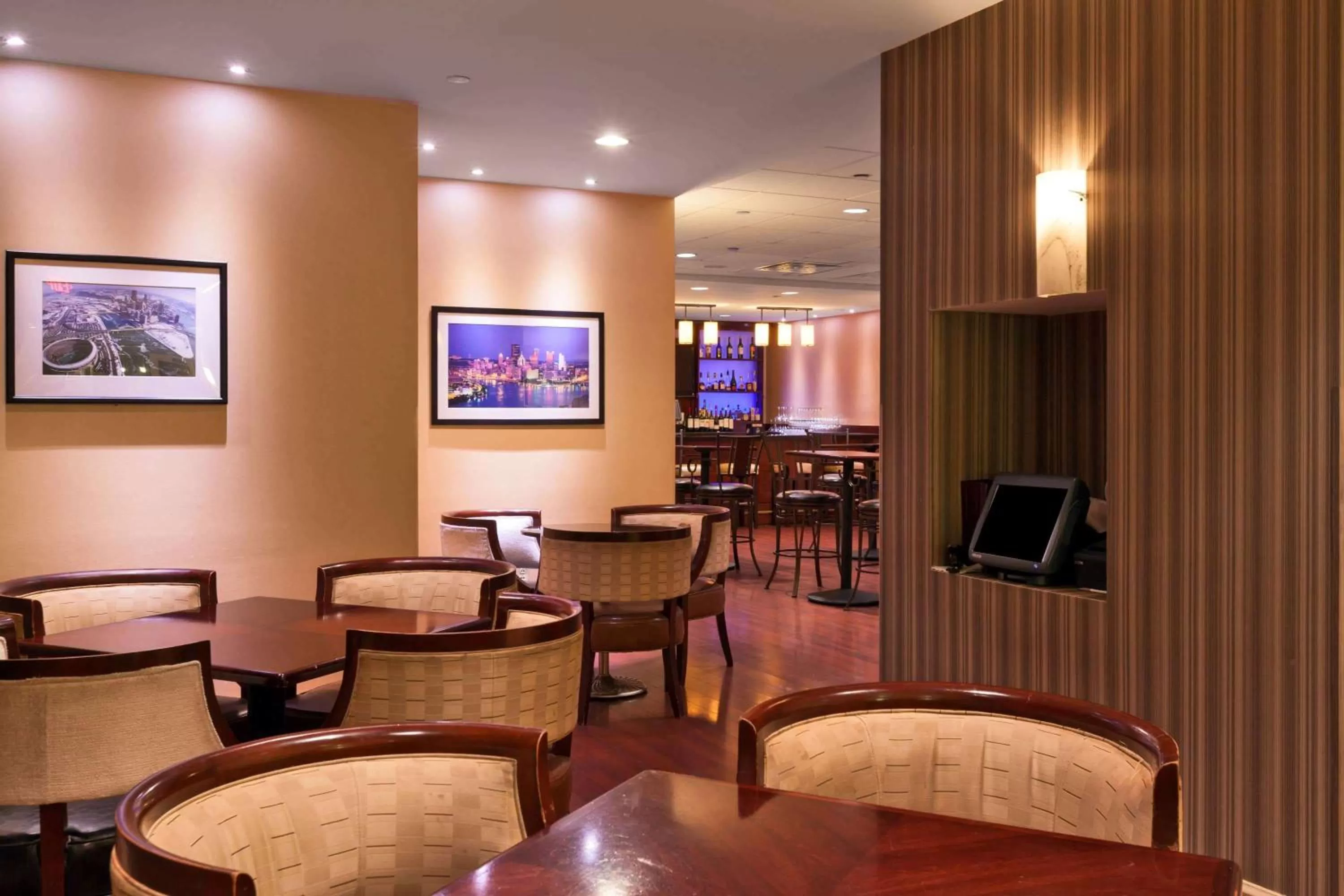 Lounge or bar in Wyndham Grand Pittsburgh
