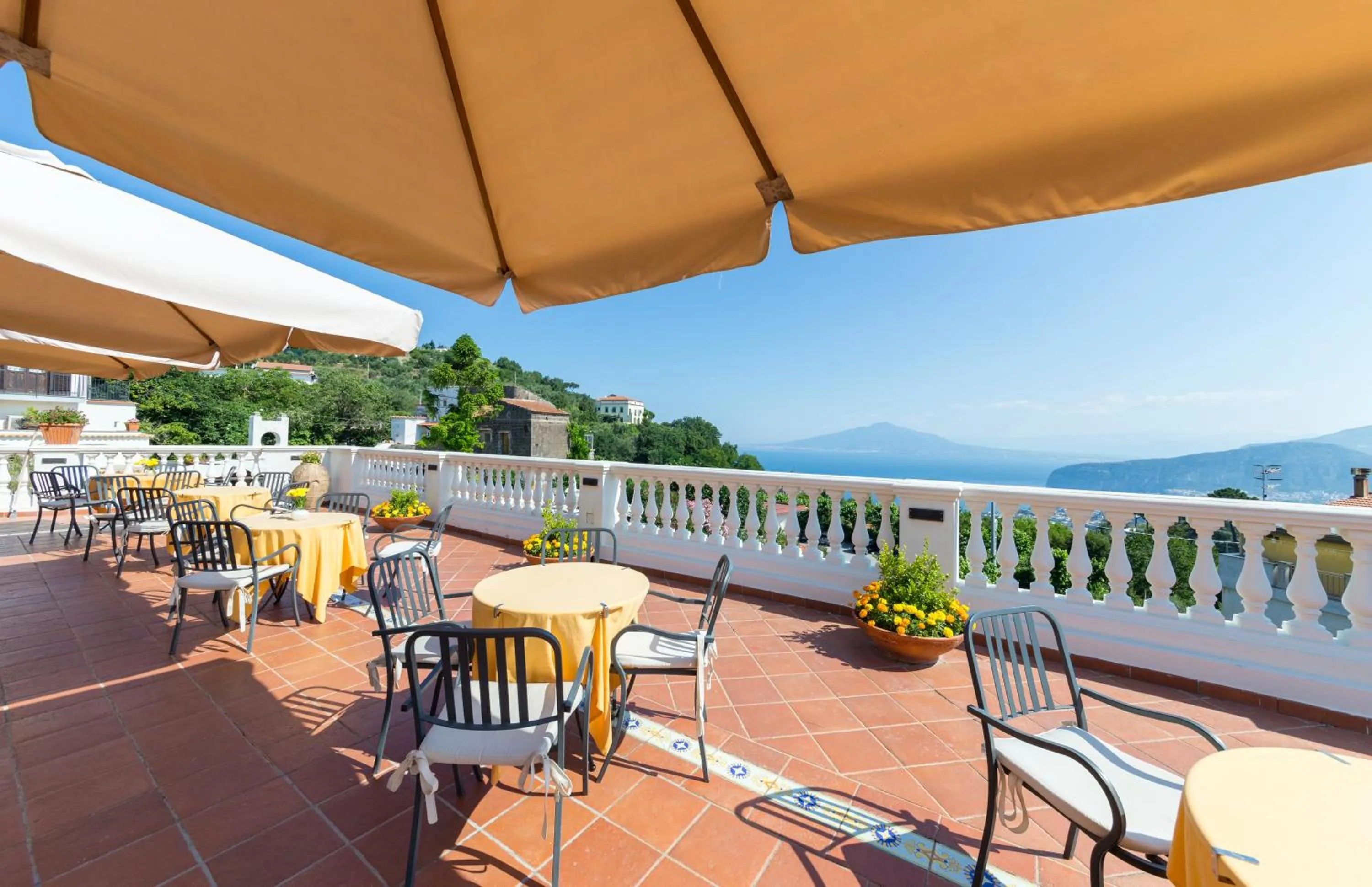 Restaurant/places to eat in Hotel Iaccarino