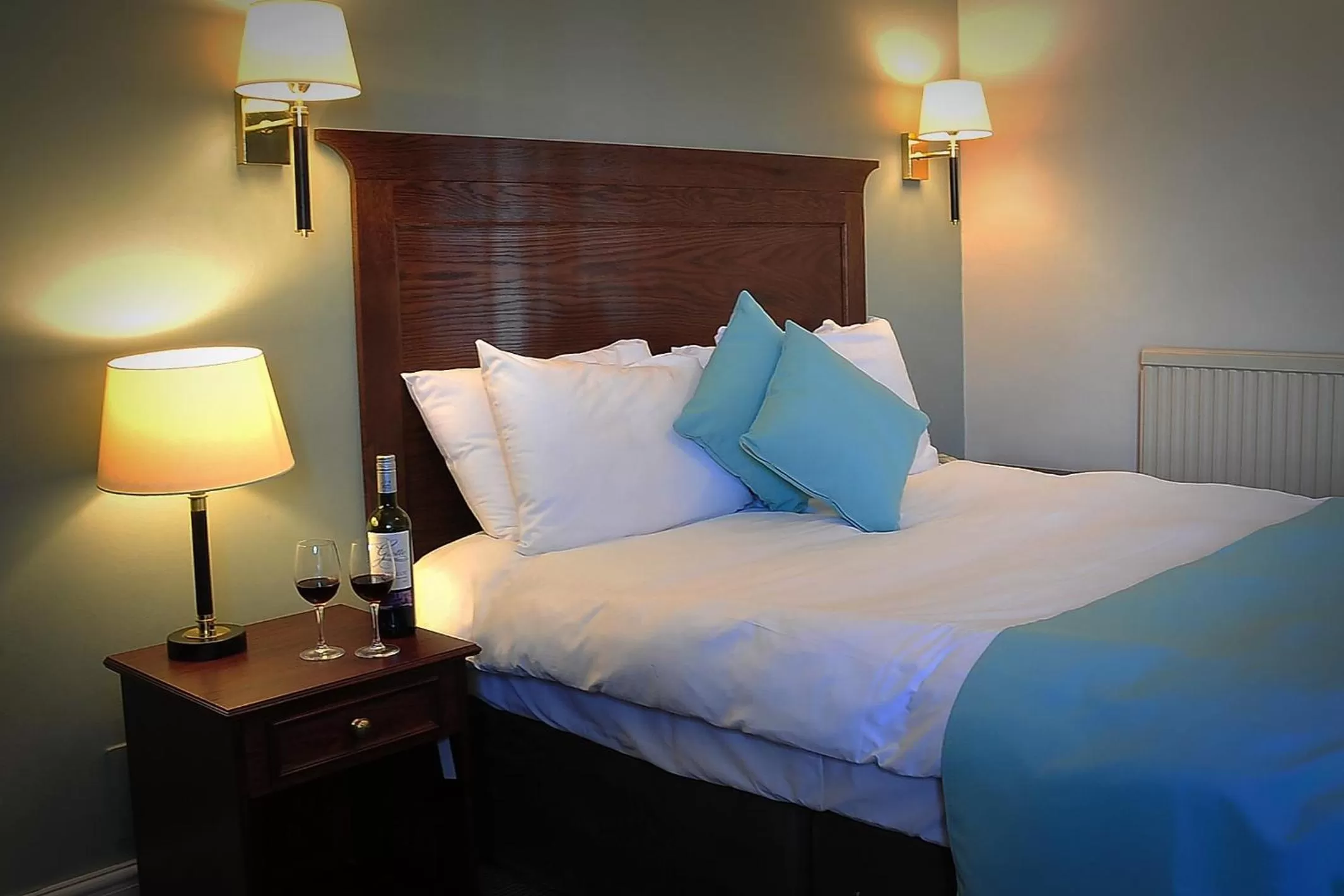 Coffee/tea facilities, Bed in Red Lion Hotel by Greene King Inns