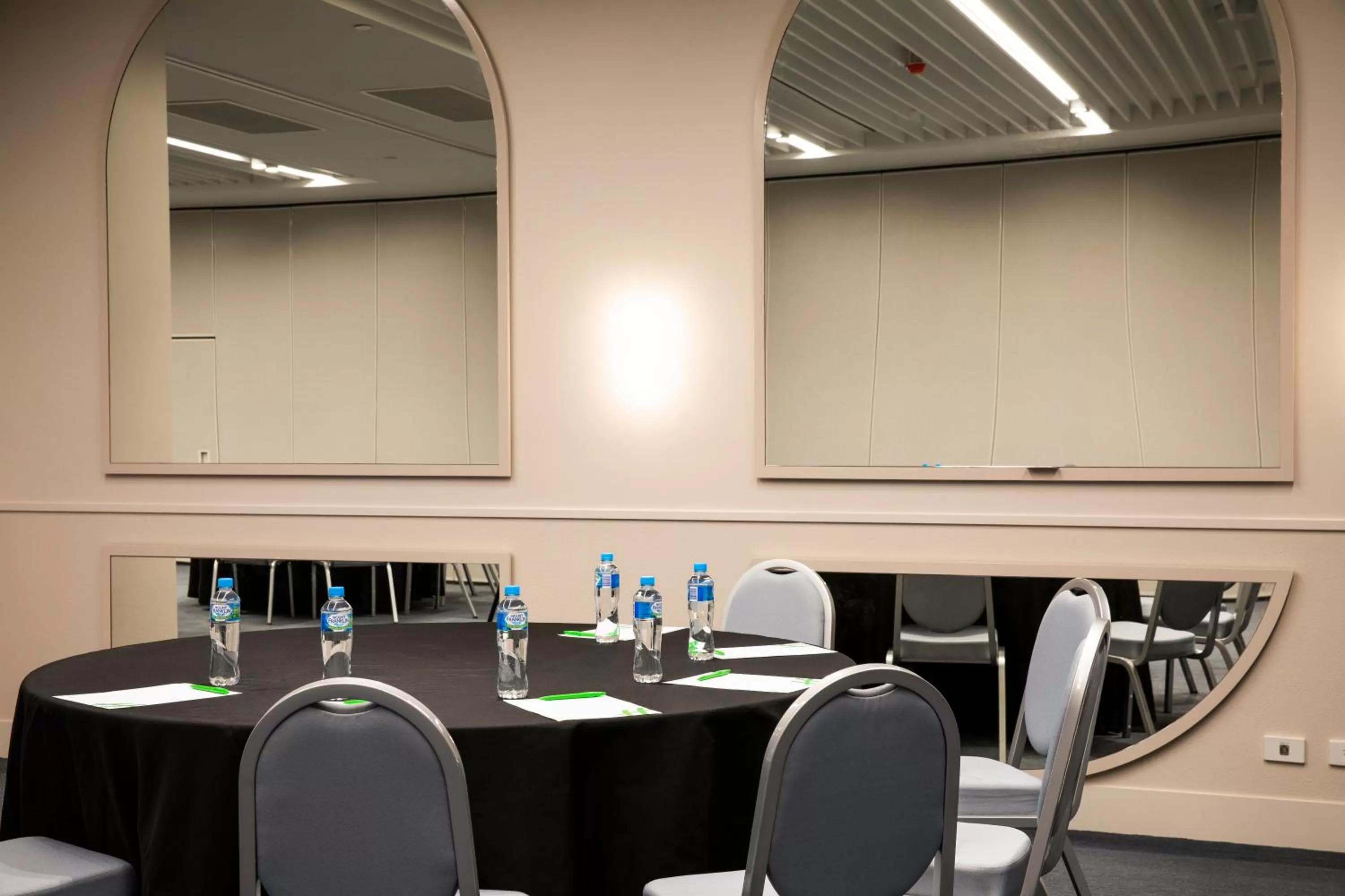 Meeting/conference room in Holiday Inn Werribee by IHG
