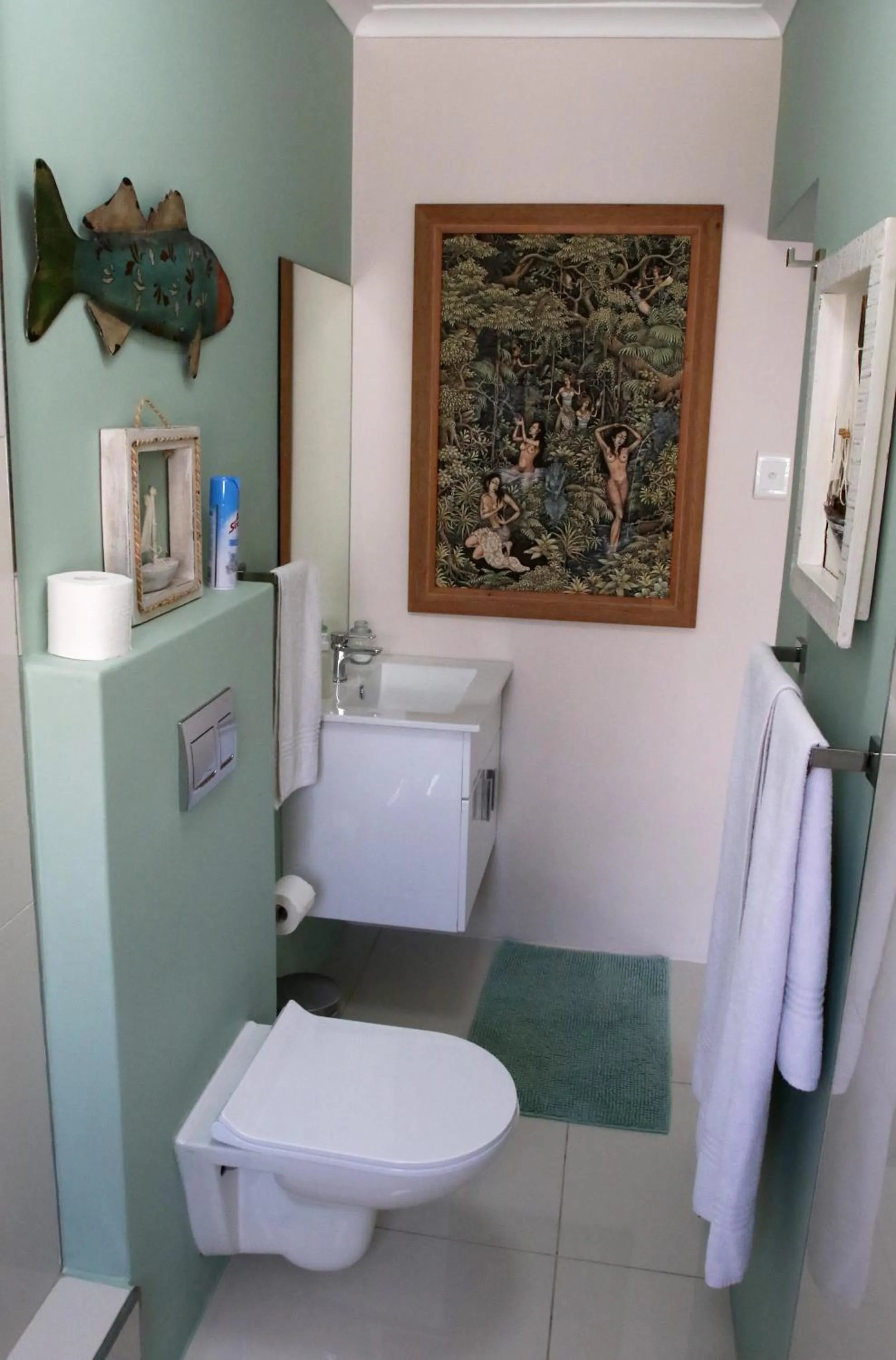 Toilet in Dolphin Inn Guesthouse