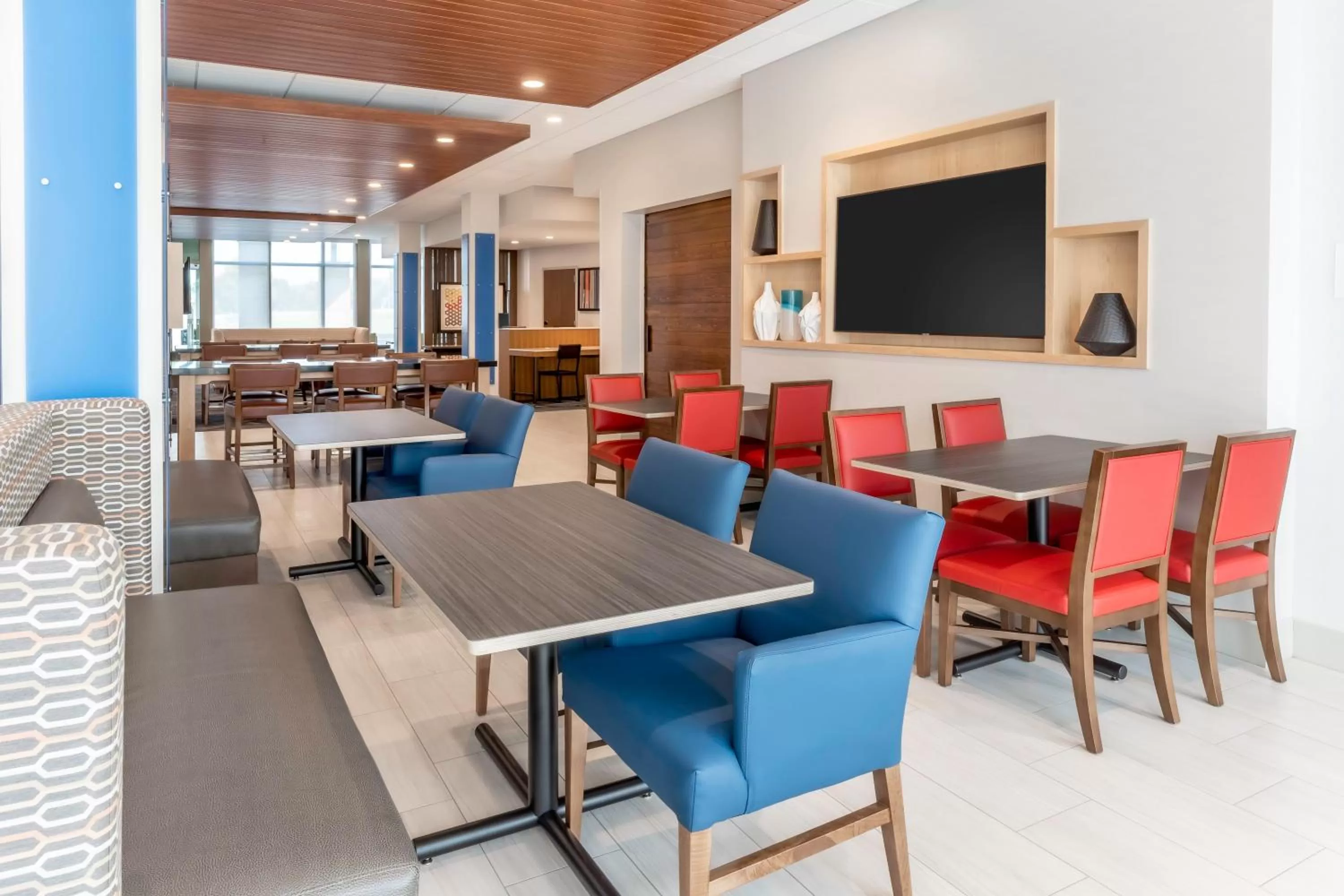 Breakfast in Holiday Inn Express & Suites - Milwaukee West Allis by IHG