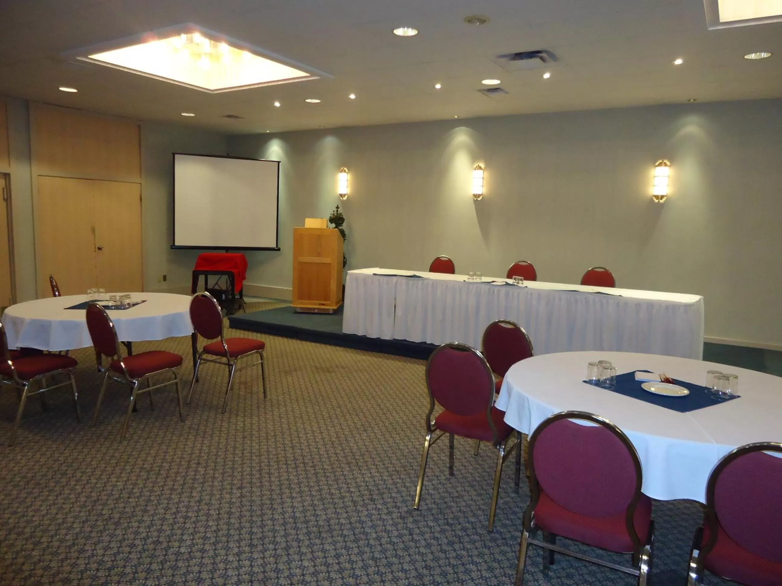Banquet/Function facilities in Ramada by Wyndham Trenton
