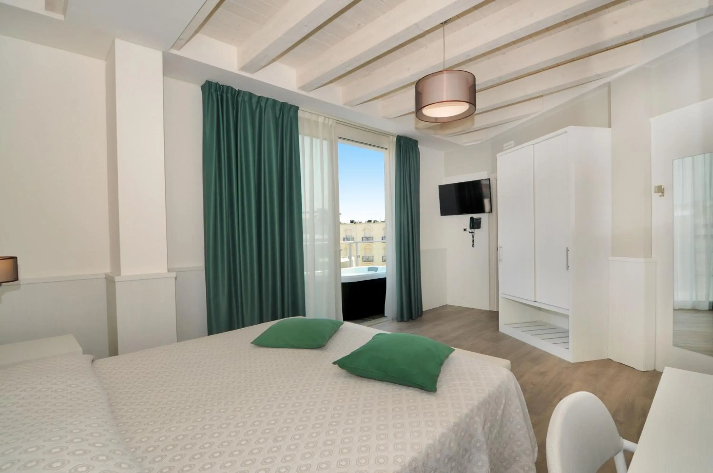 Queen Room with Spa Bath in Hotel Austria Queen Room with Spa Bath in Hotel Austria