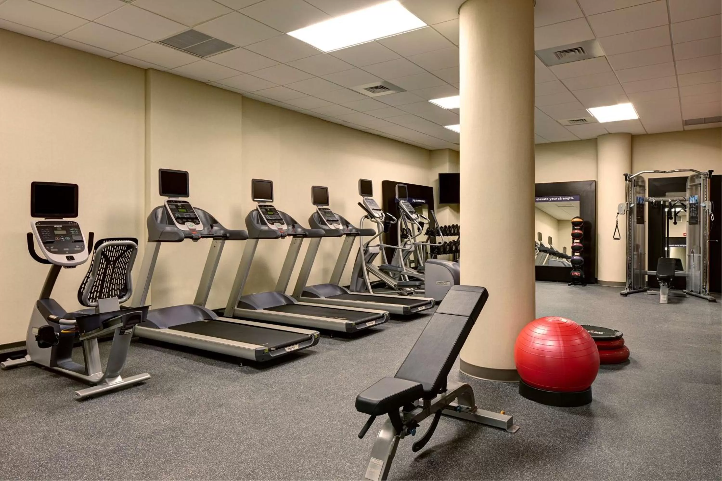 Fitness centre/facilities in Hampton Inn Brooklyn Downtown
