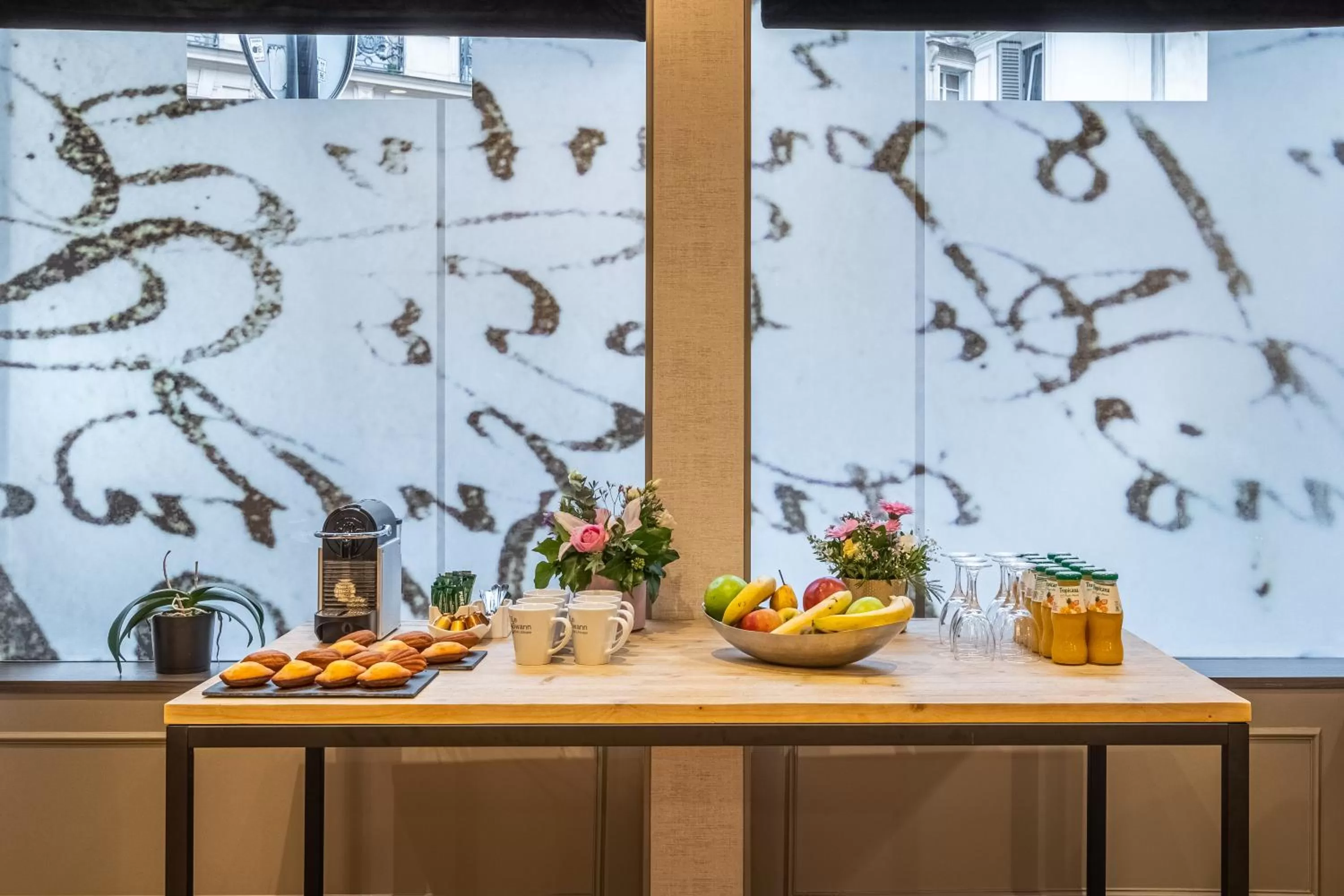 Breakfast in Hotel Litteraire Le Swann, BW Premier Collection