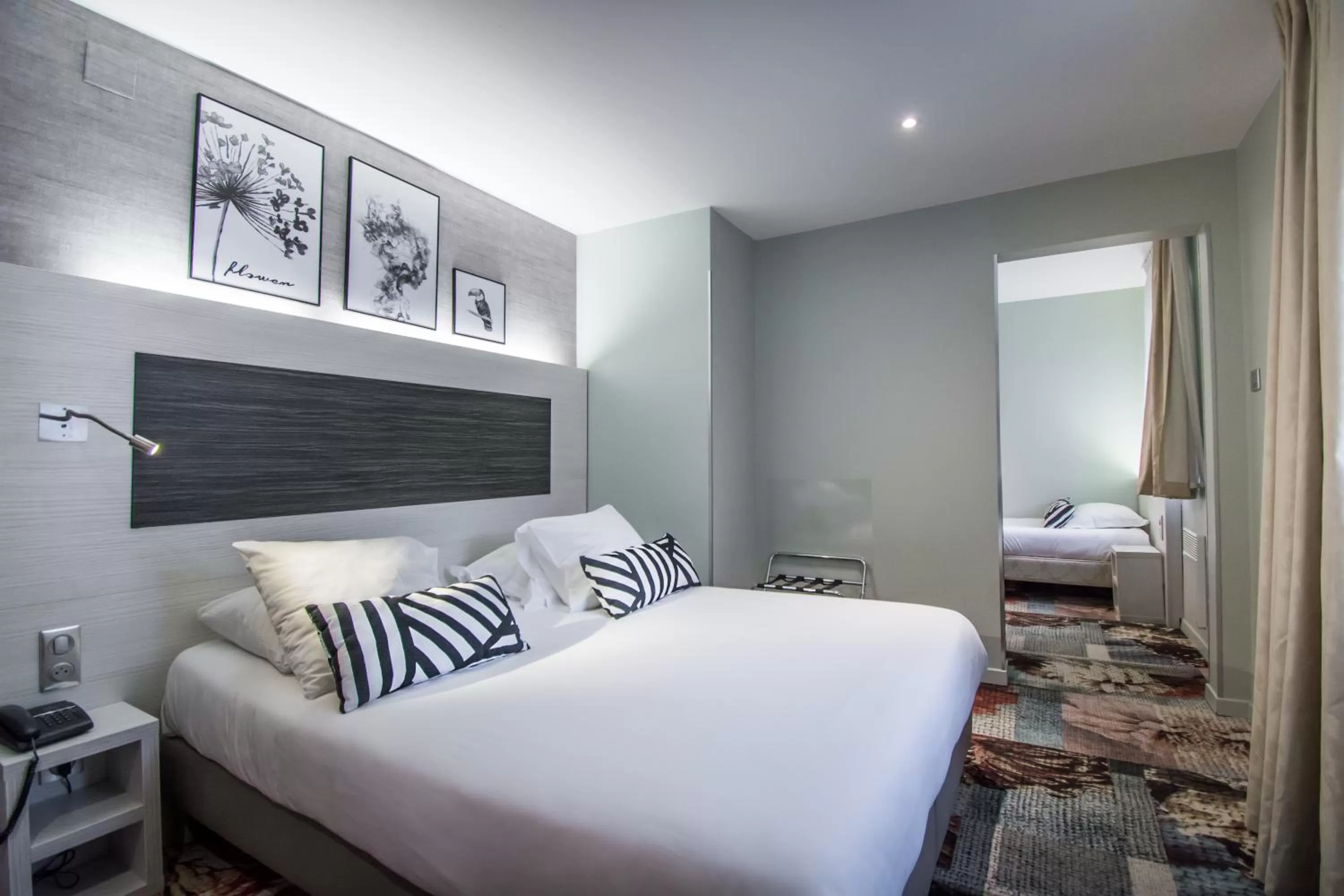 Photo of the whole room, Bed in Hôtel Couvent du Franciscain Centre ville