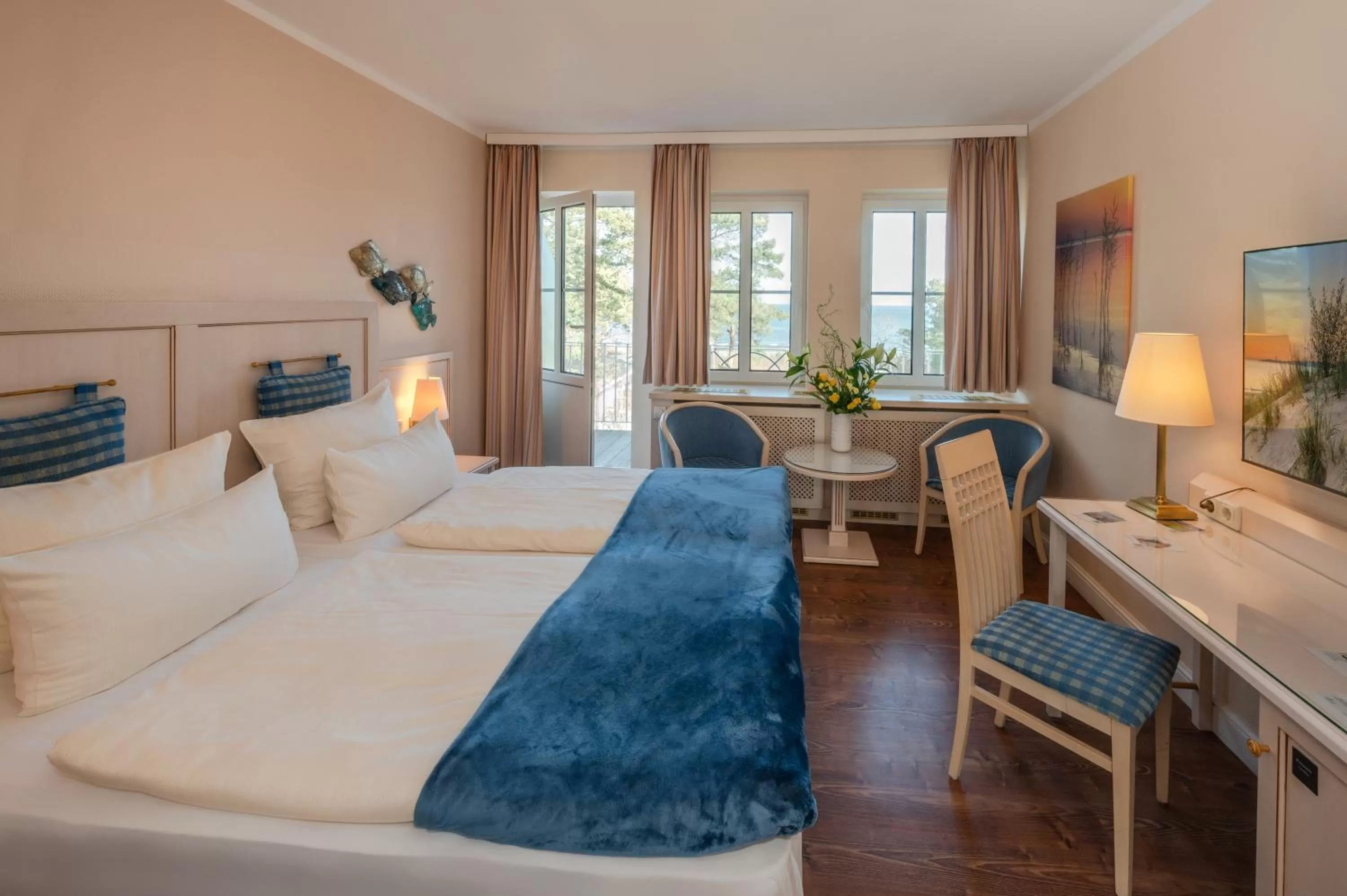 Balcony/Terrace, Bed in Vineta Strandhotels