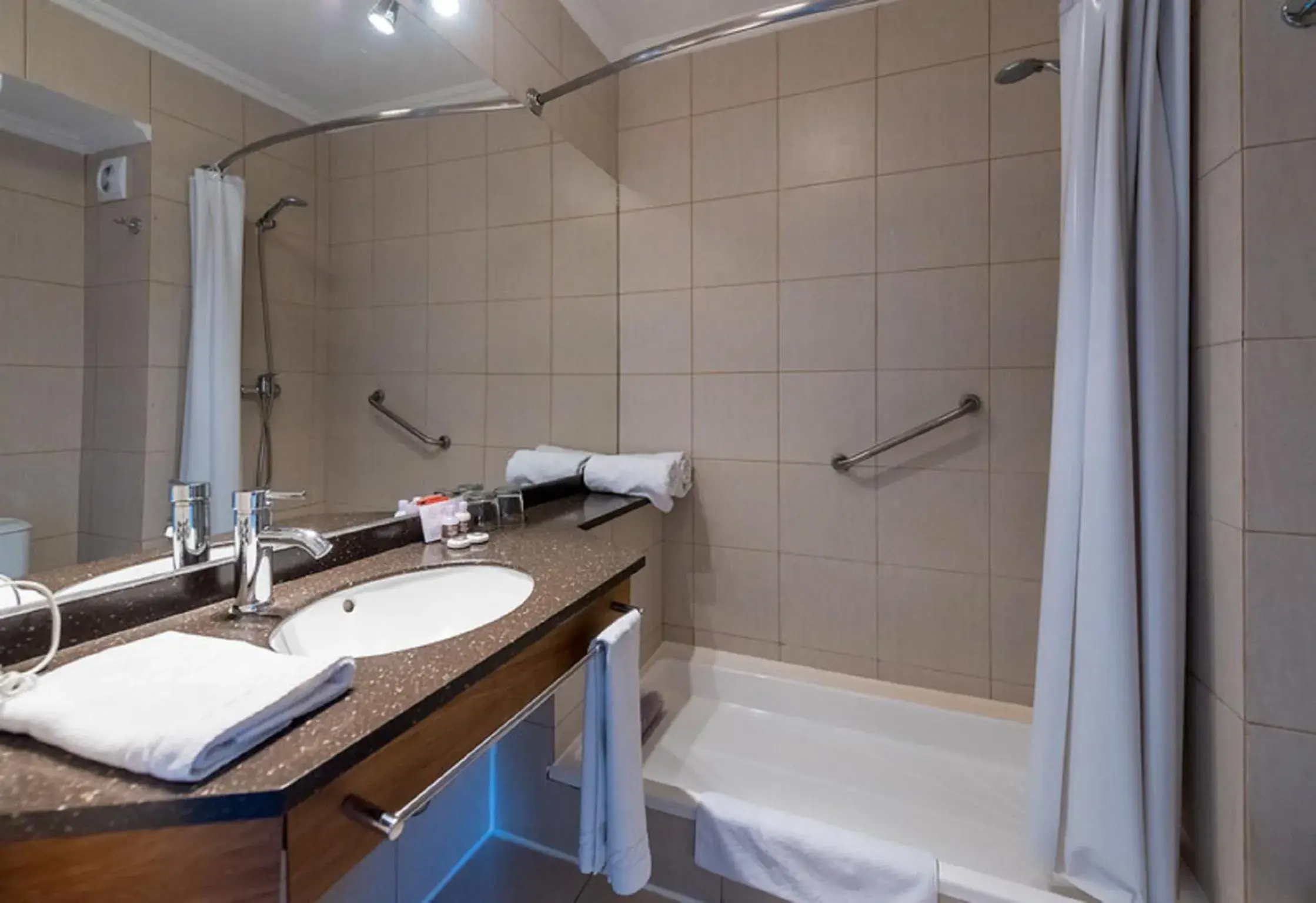 Standard Double or Twin Room in Hotel Cabaña Del Lago Puerto Varas Standard Double or Twin Room in Hotel Cabaña Del Lago Puerto Varas