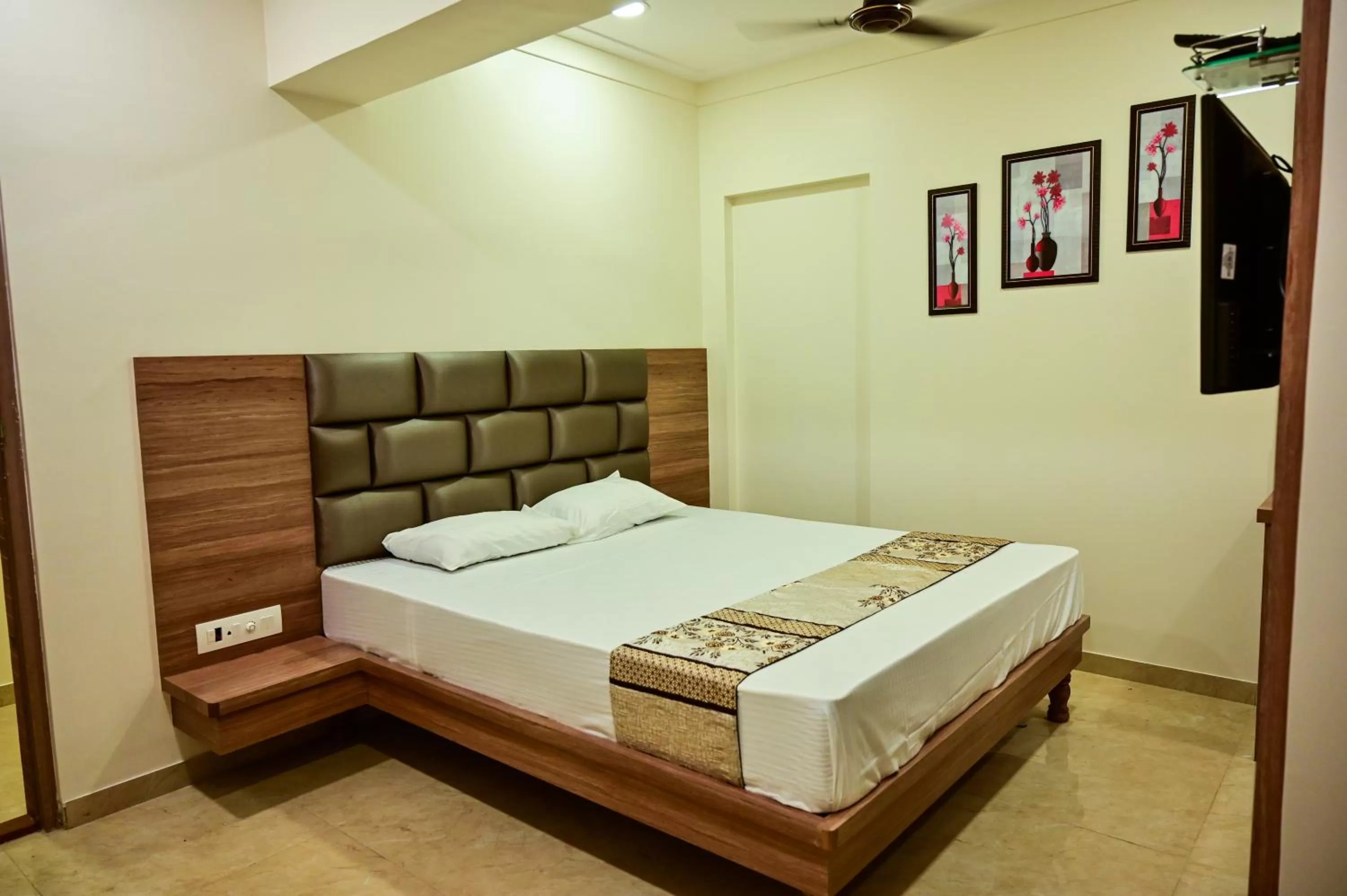 Bedroom, Bed in Hotel Diamora Residency