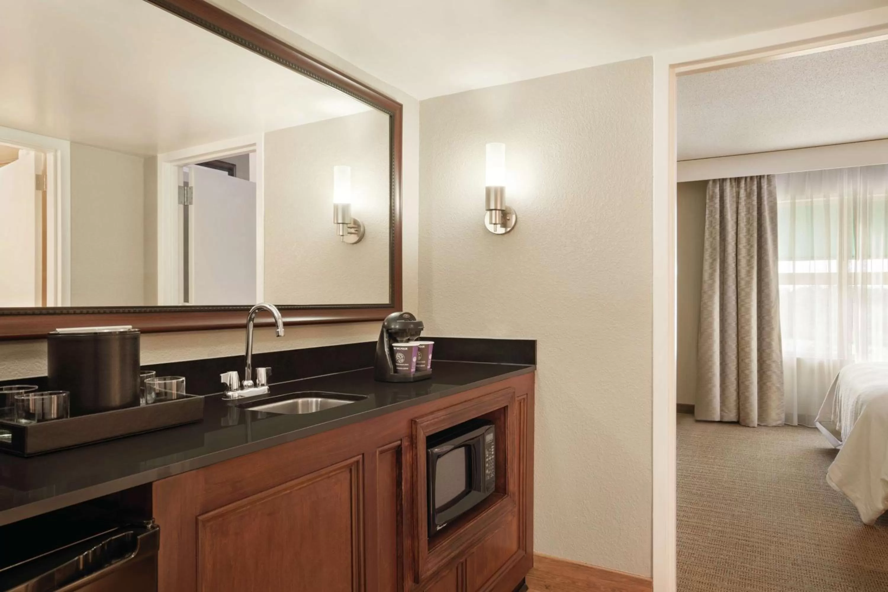 Bed in Embassy Suites Brunswick