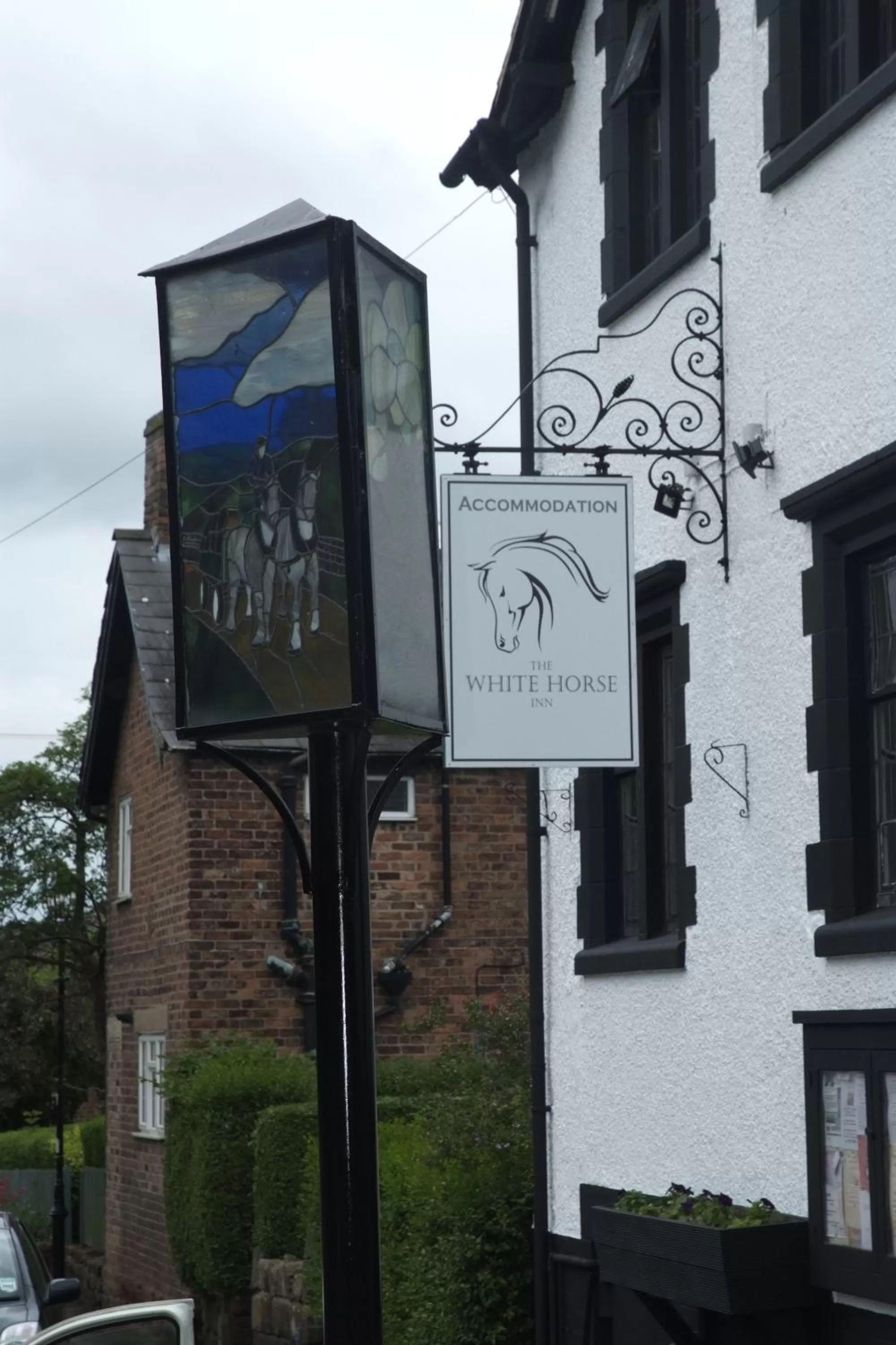 Facade/entrance in White Horse Inn