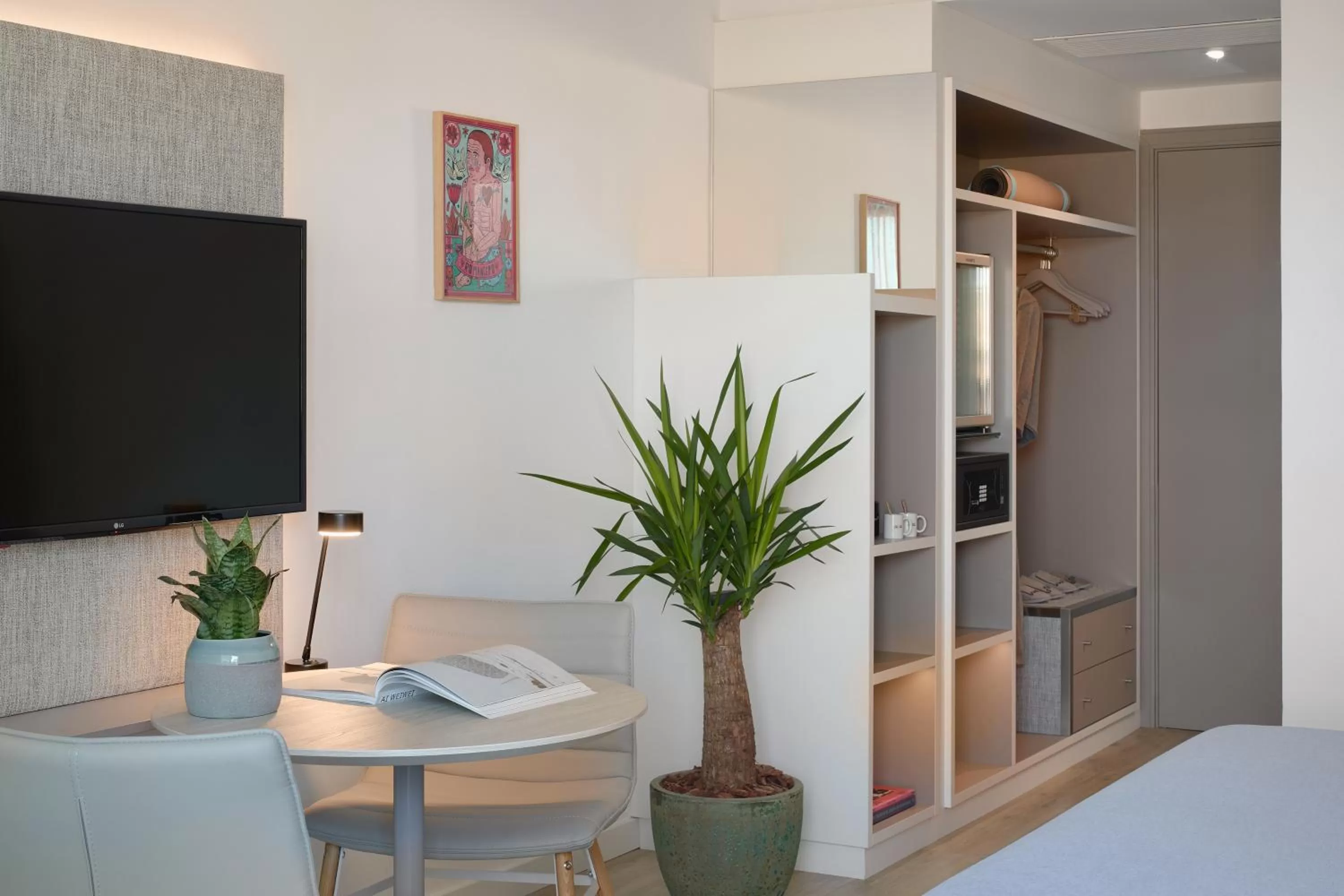 TV and multimedia in INNSiDE by Meliá Barcelona Apolo