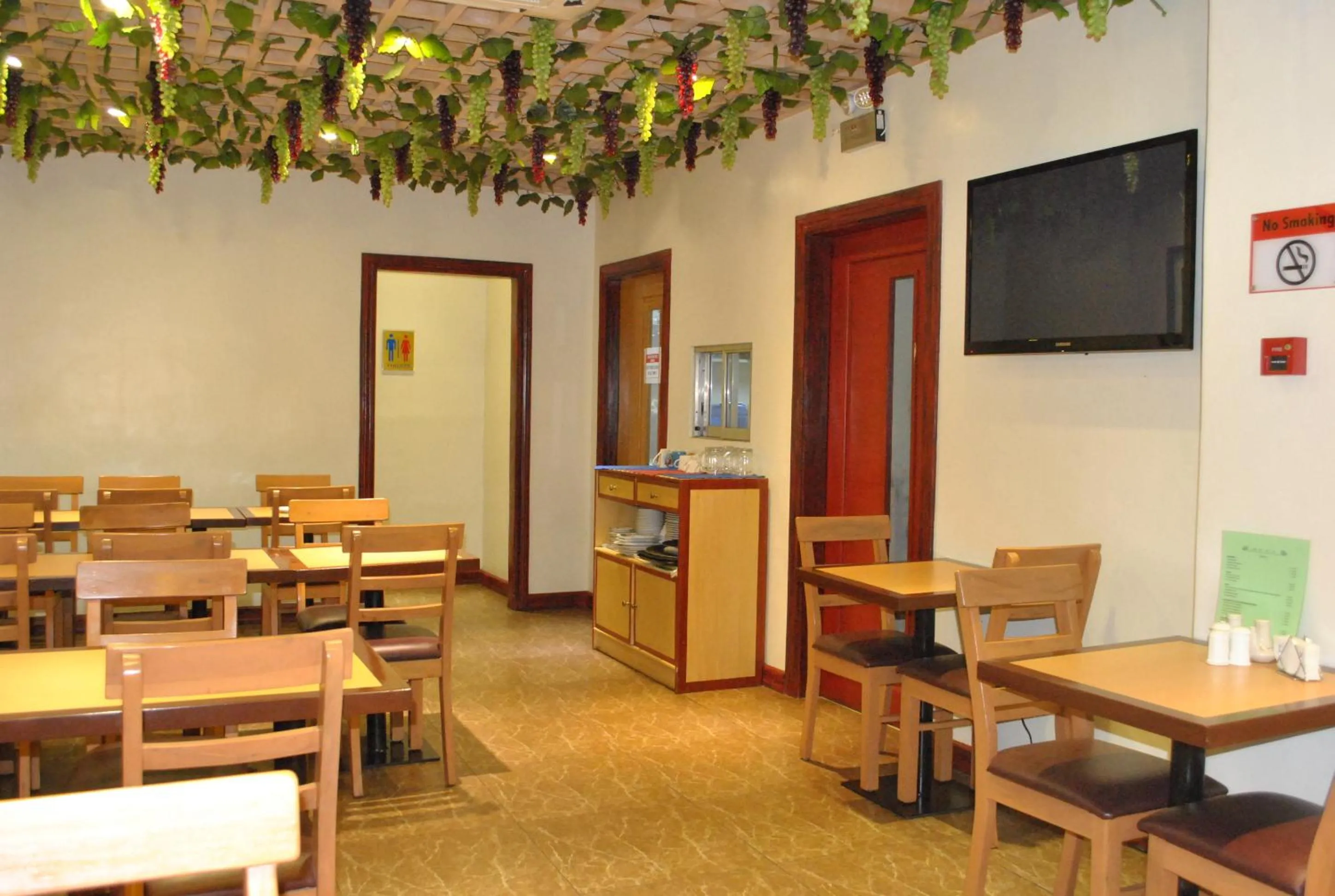 Restaurant/places to eat in Dragon Home Inn