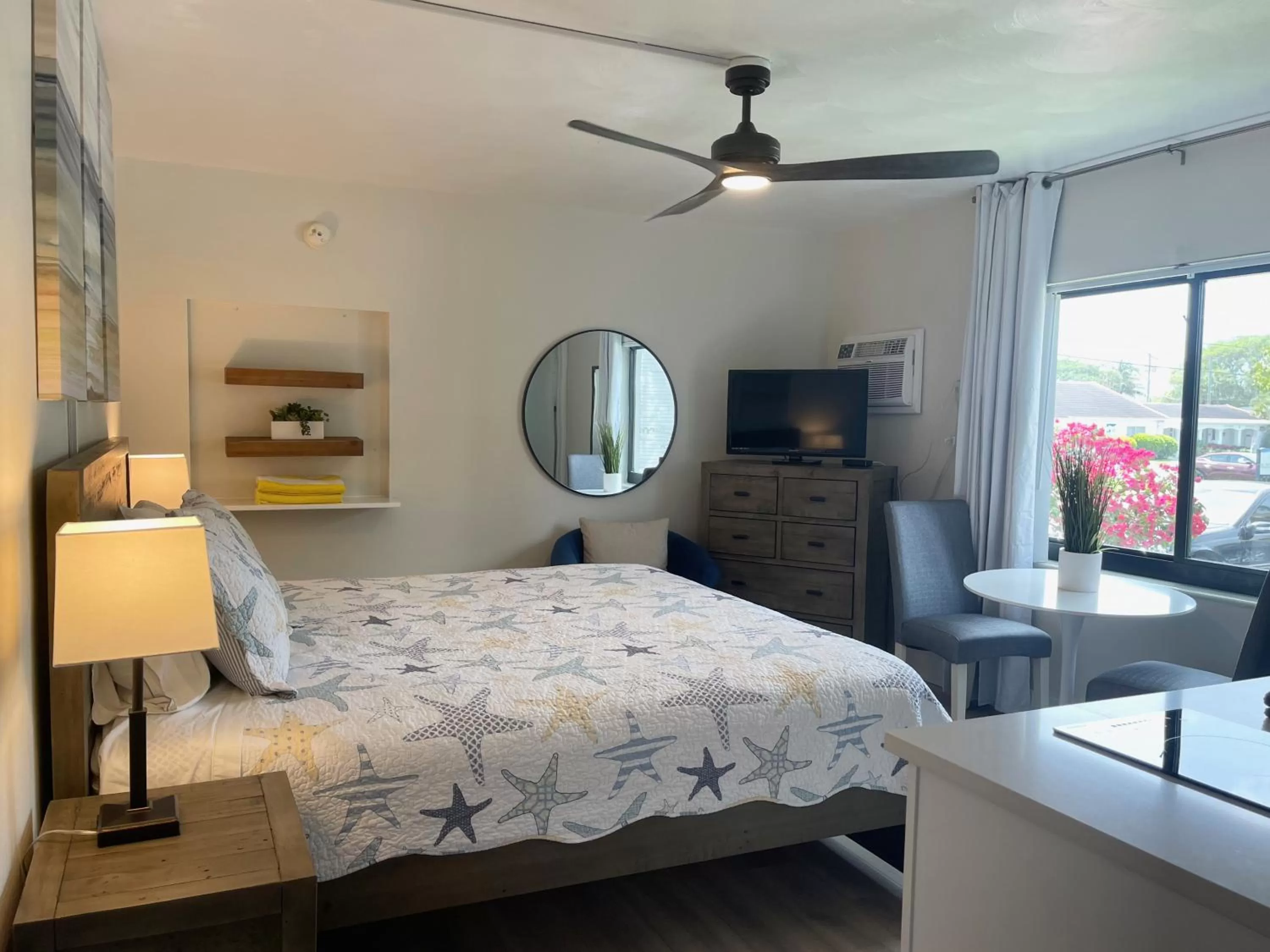 Bed in Tropic Isle Beach Resort