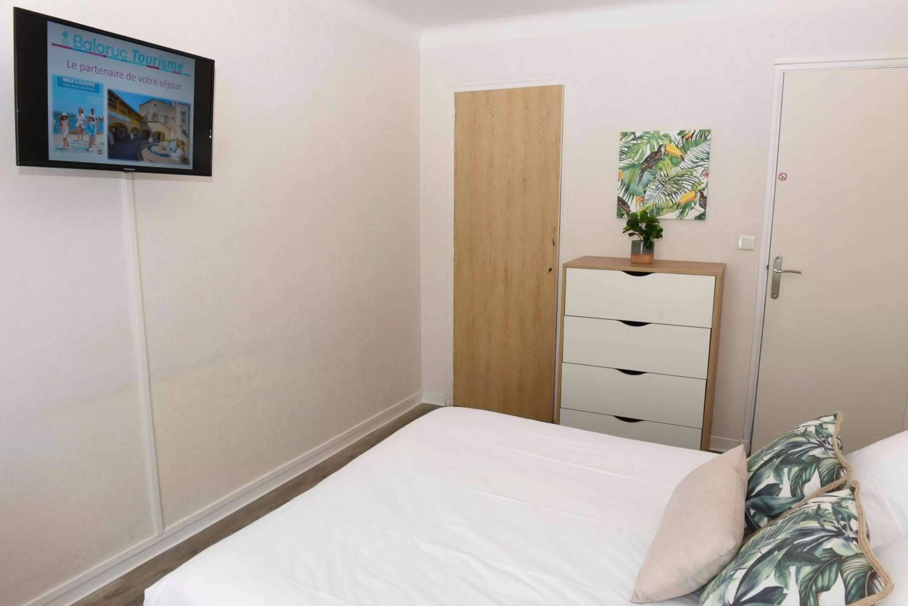 Photo of the whole room in Azur Hôtel