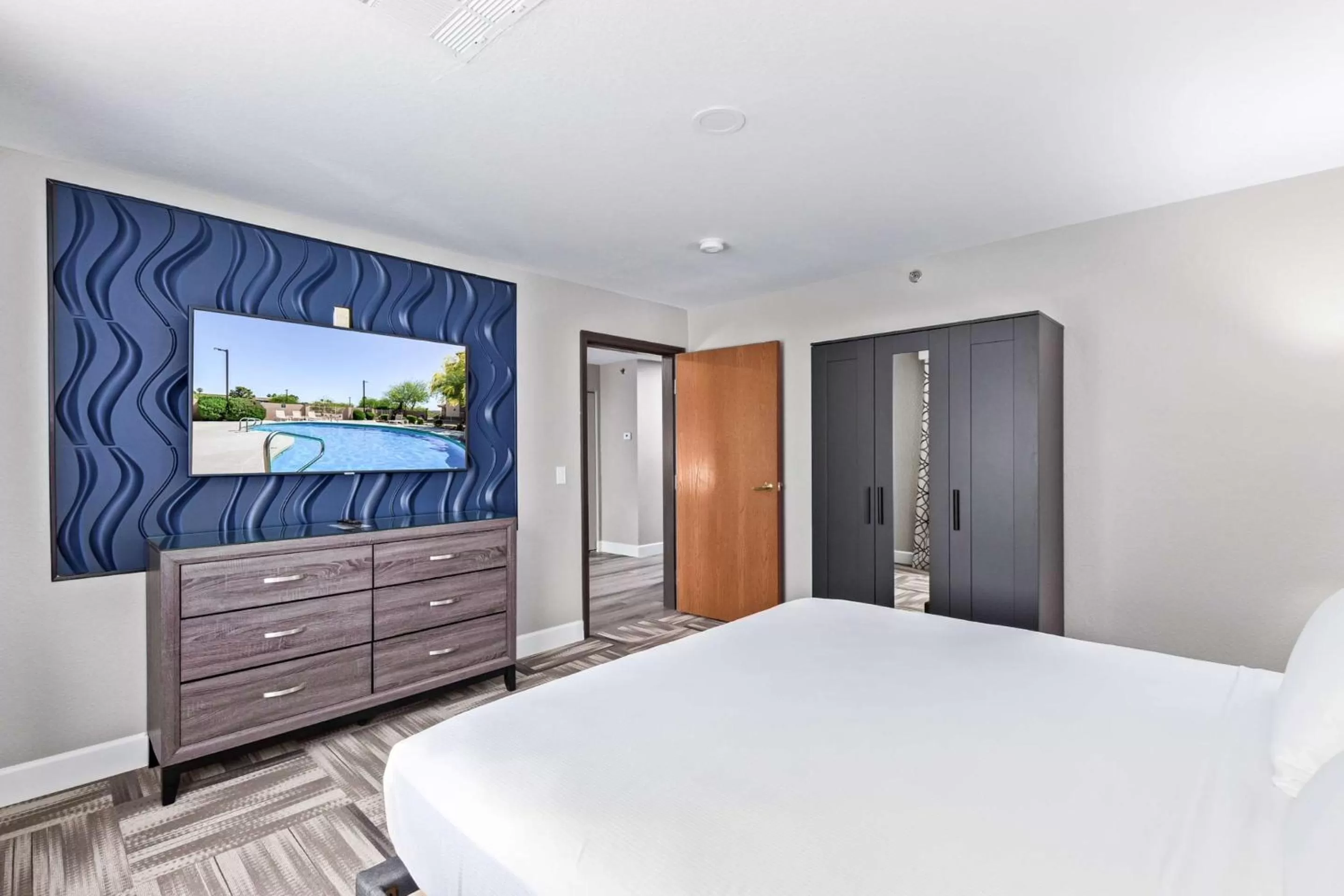 Bedroom, Bed in Fountain Park Hotel BW Signature Collection