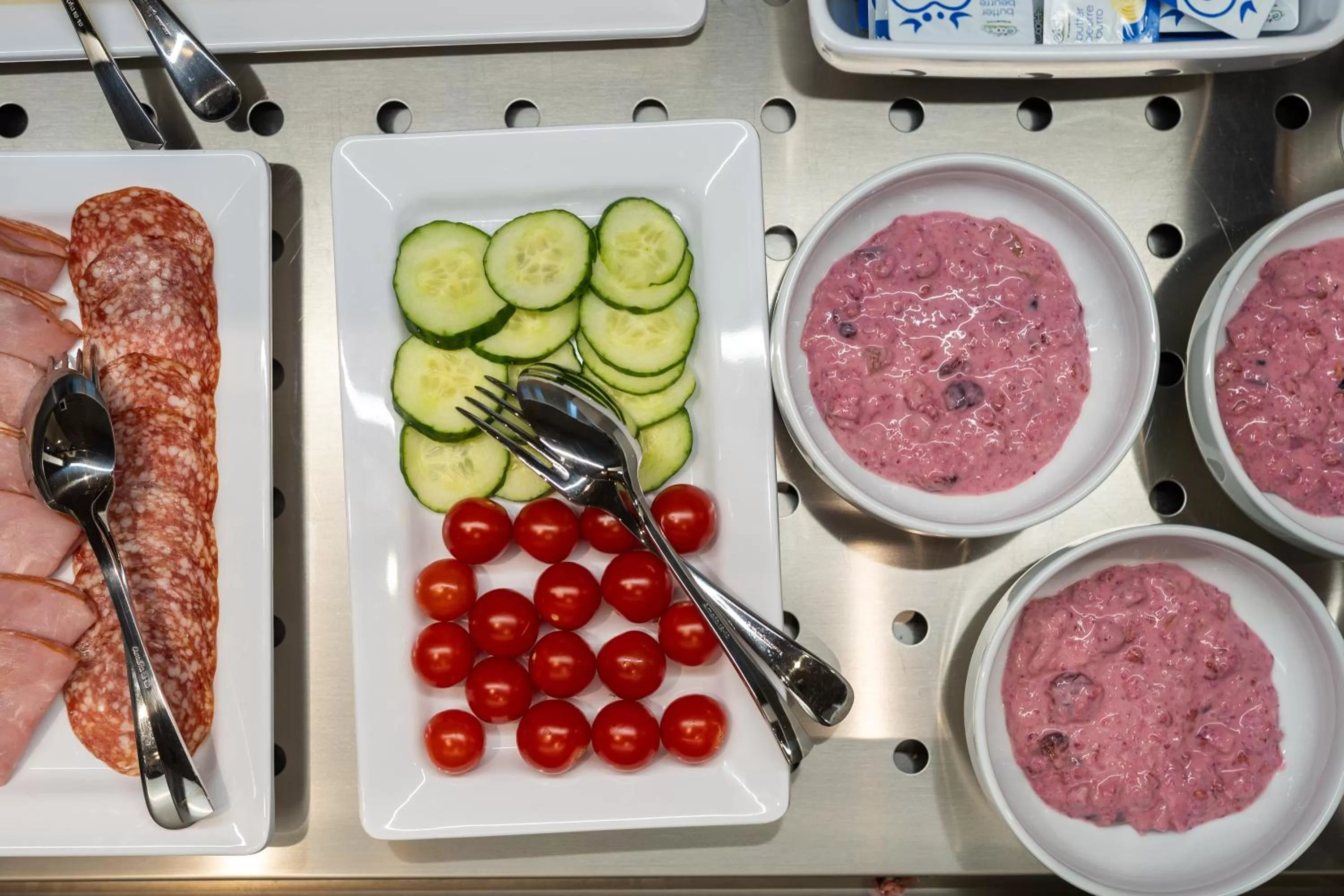 Buffet breakfast in b-smart hotel Menziken