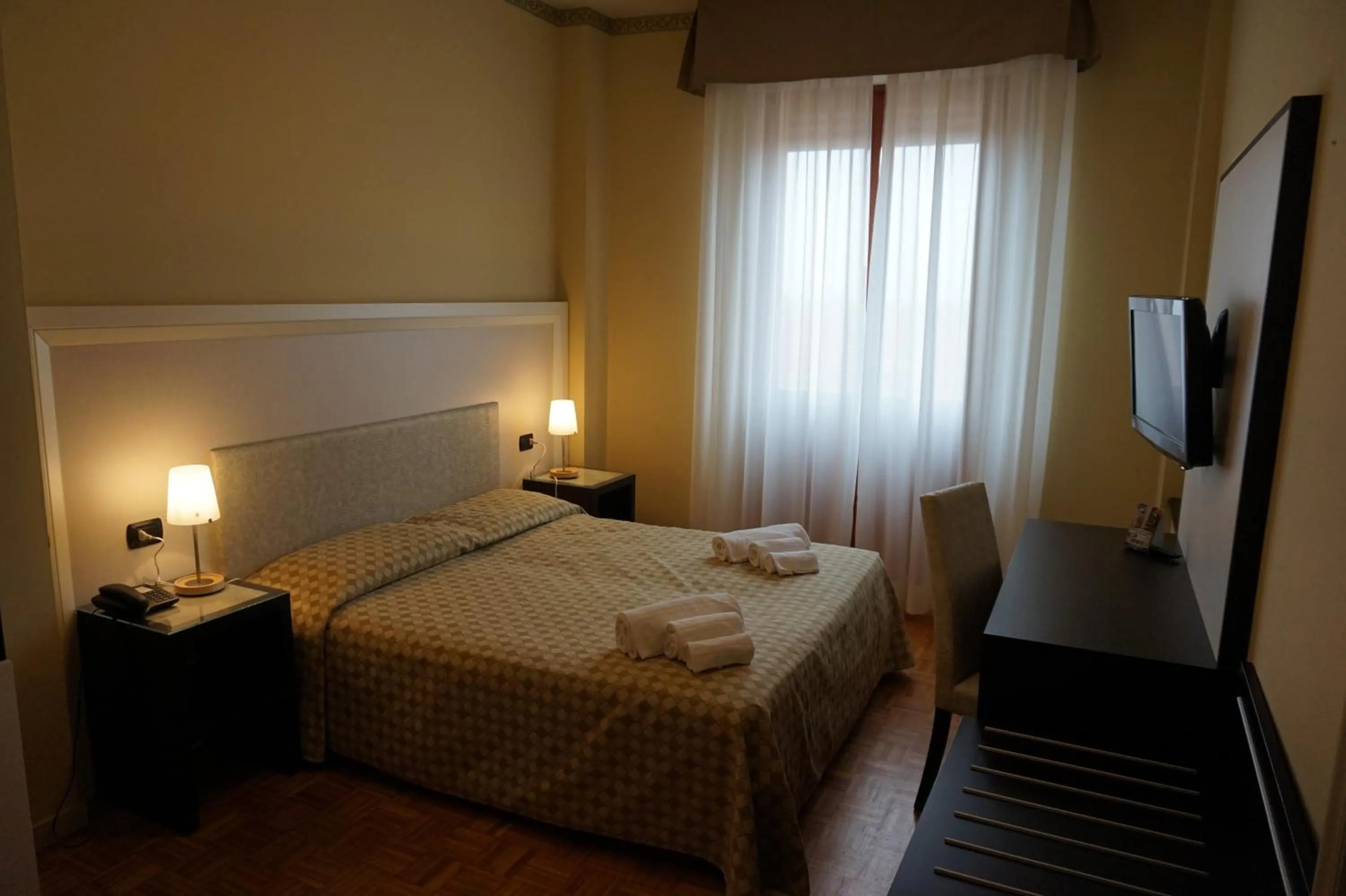 Bedroom, Bed in Hotel Astoria