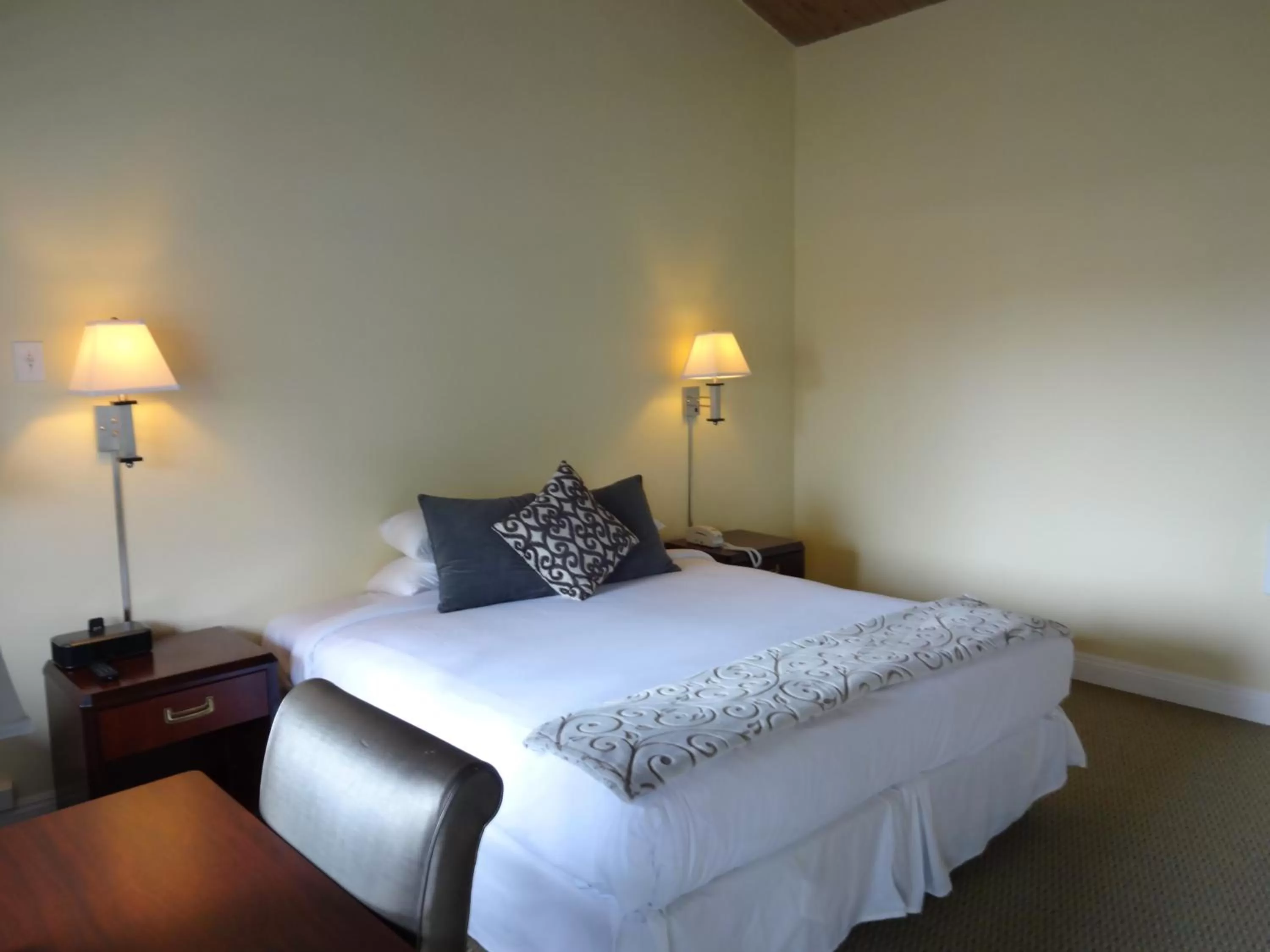 Bedroom, Bed in The Presidio