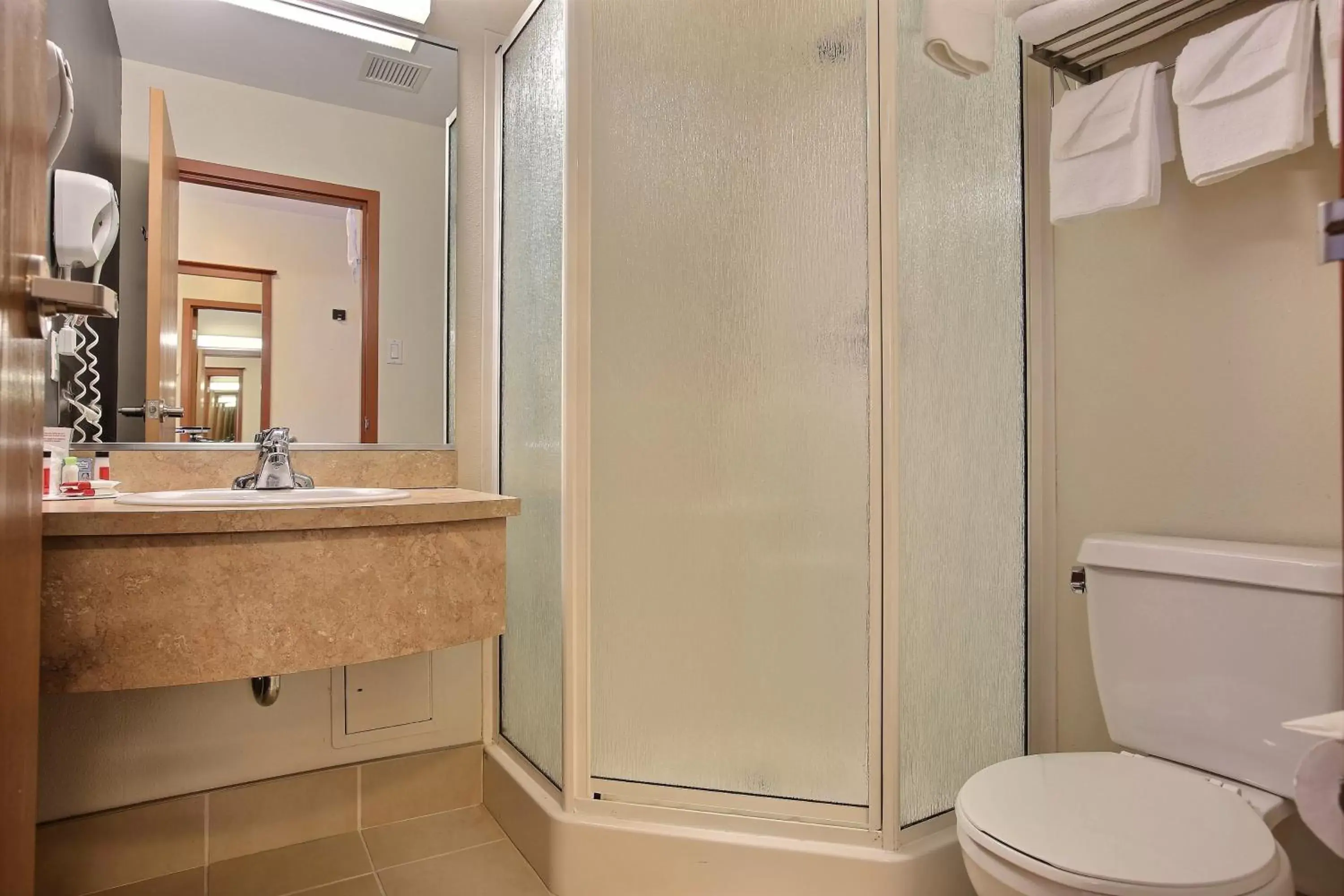 Executive King Suite - Non-Smoking in Super 8 by Wyndham Trois-Rivieres Executive King Suite - Non-Smoking in Super 8 by Wyndham Trois-Rivieres