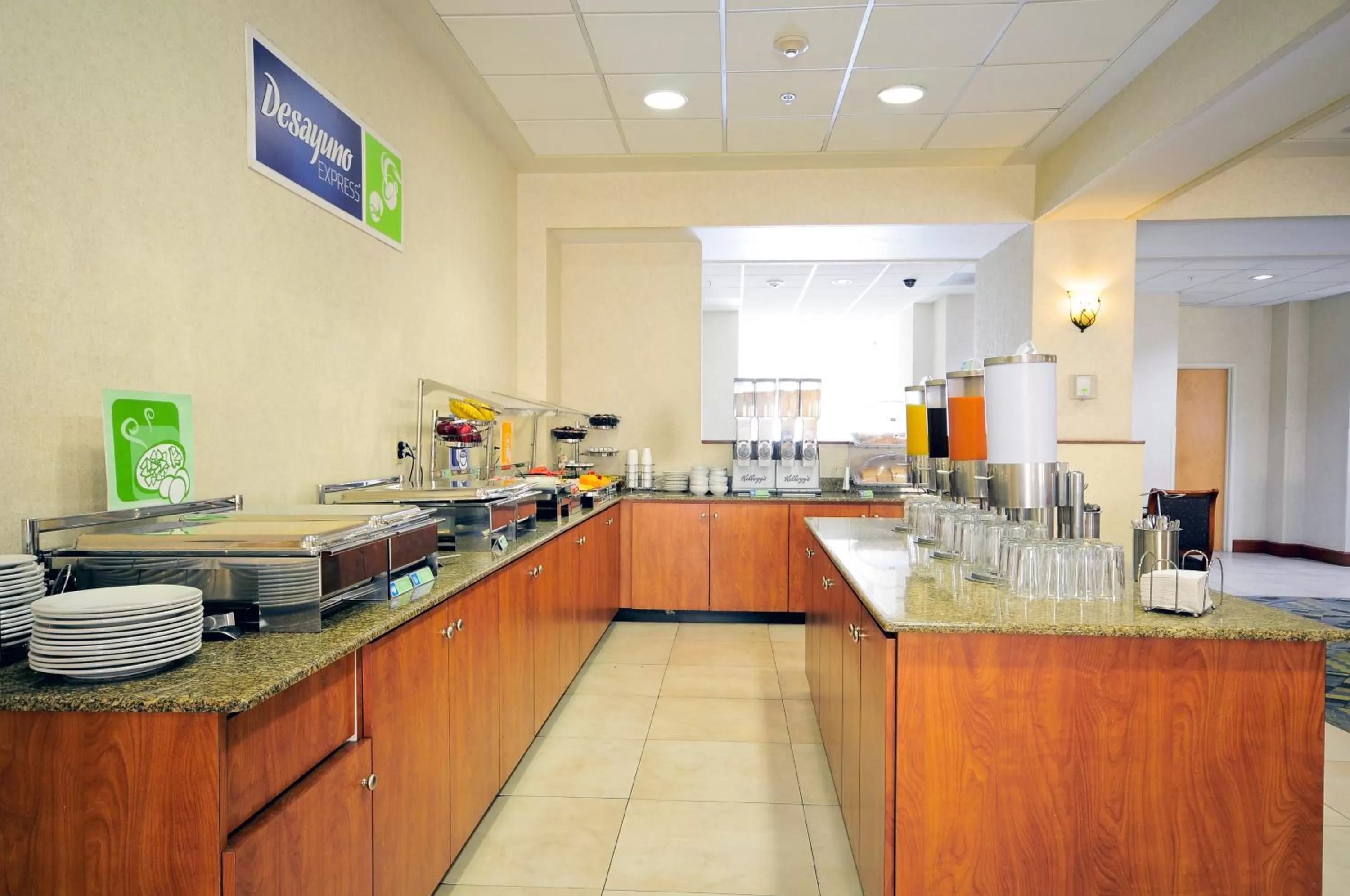 Breakfast in Holiday Inn Express & Suites Toluca Zona Aeropuerto by IHG