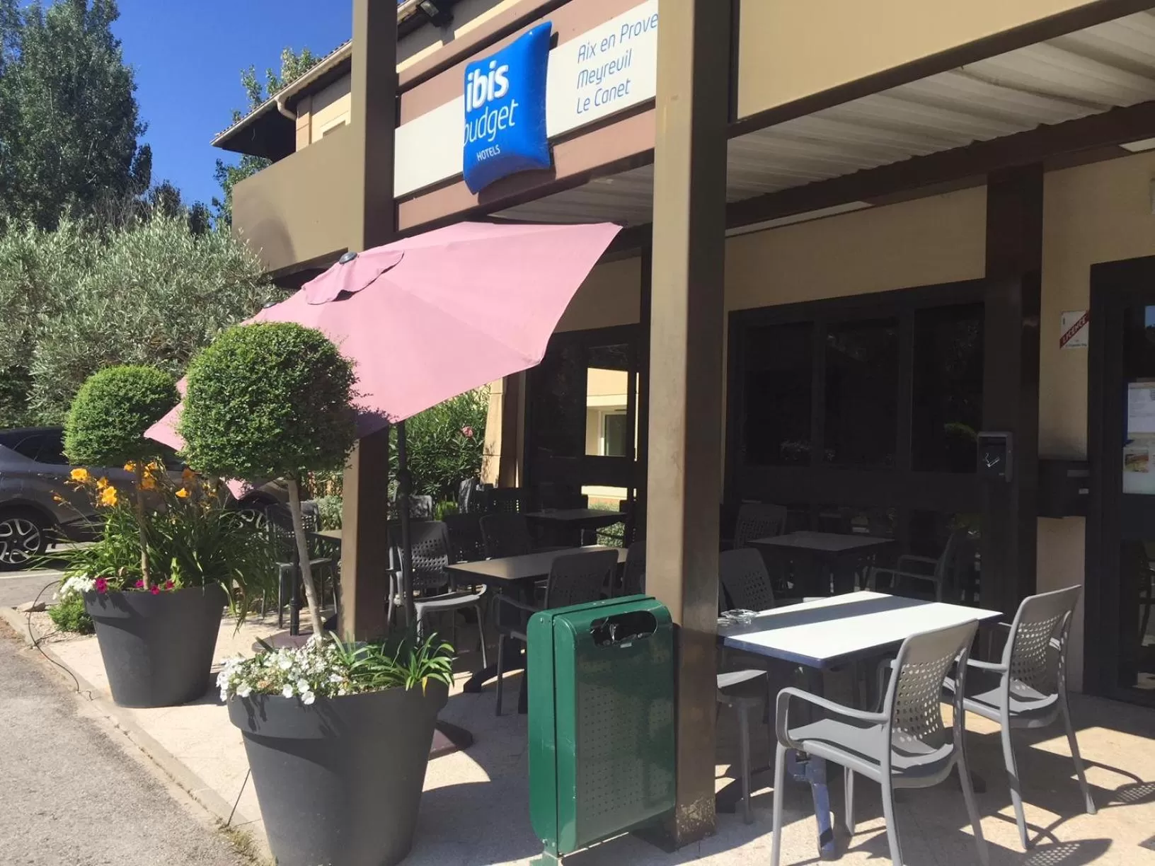 Patio in IBIS Budget Aix en Provence Est Le Canet