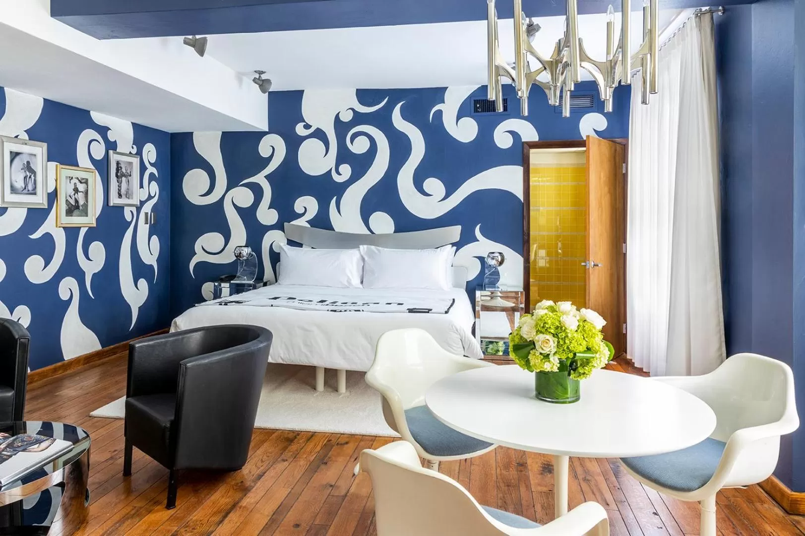 Photo of the whole room in Pelican Hotel