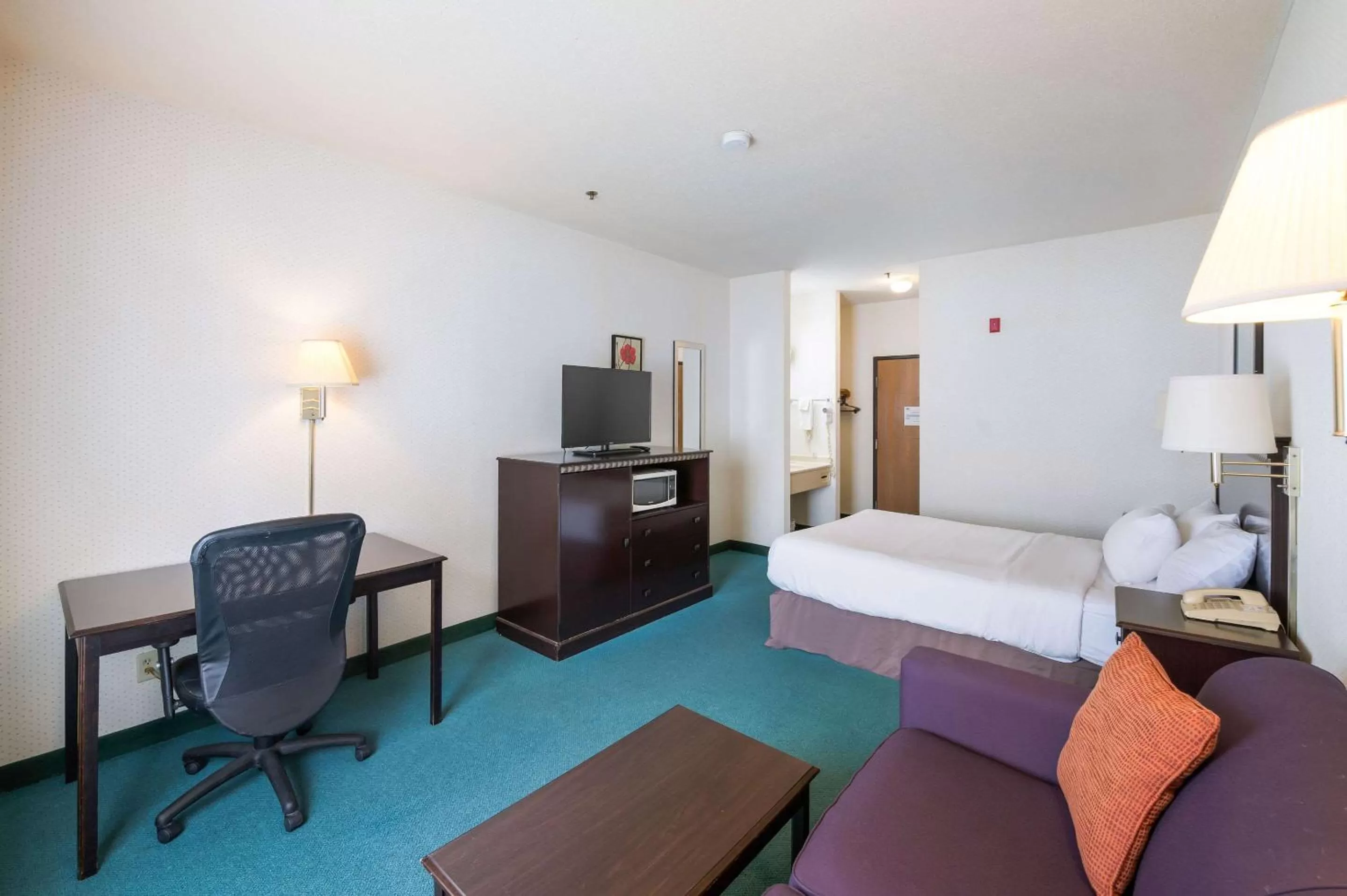 Bed in Rodeway Inn Urbana Champaign University Area