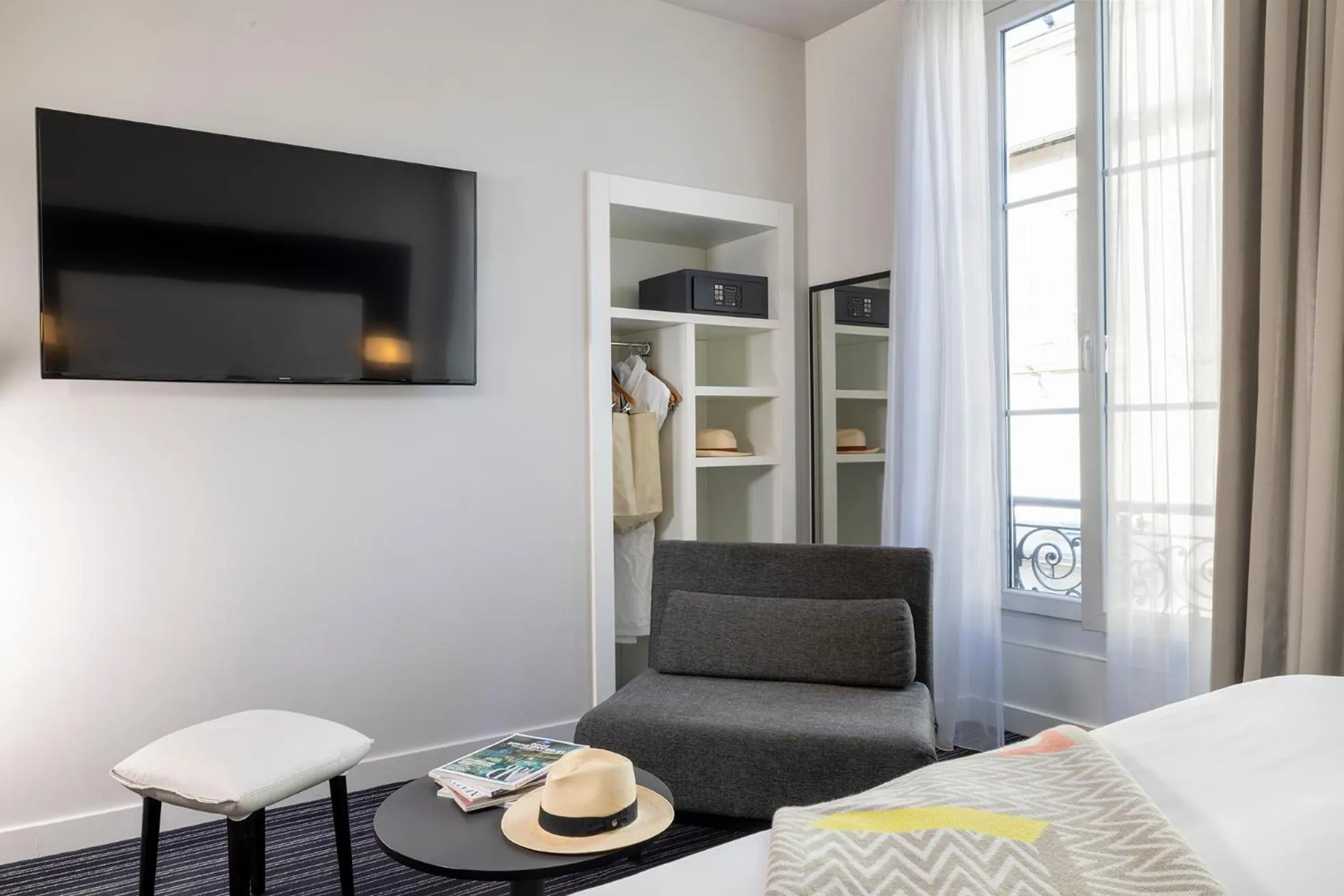 Bed in Hotel 66 Nice