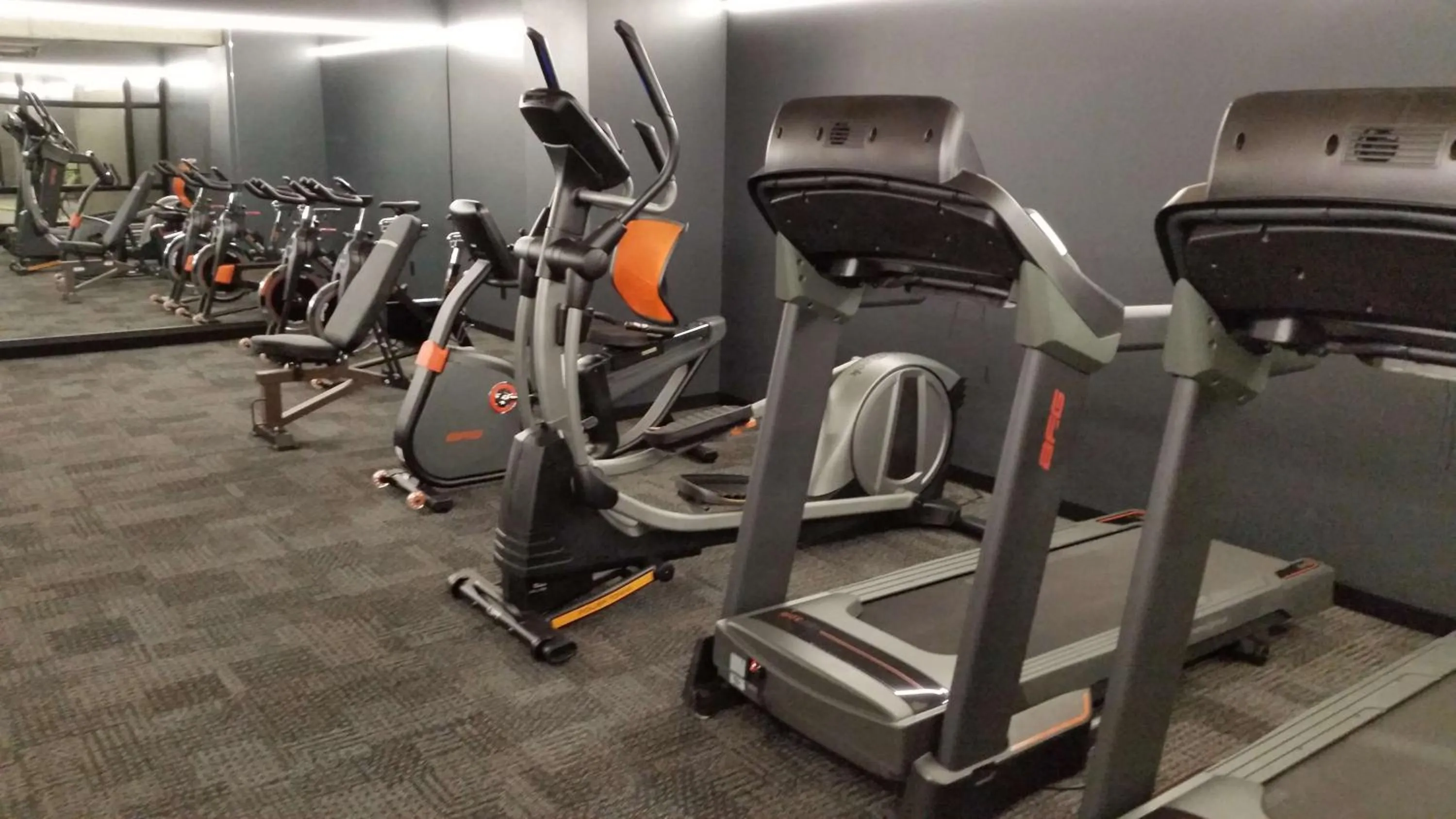 Fitness centre/facilities in Grand Times Hotel Drummondville