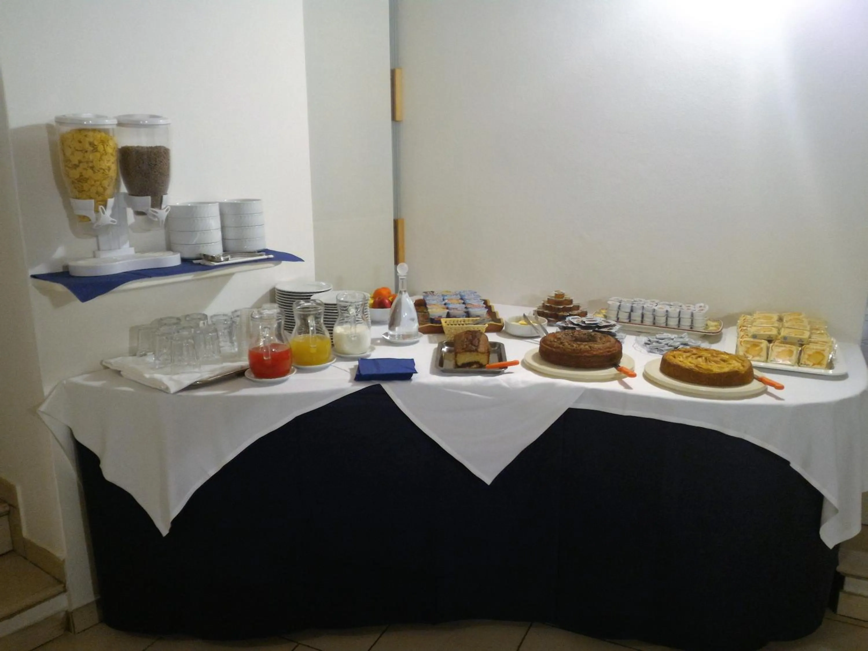 Breakfast, Food in Hotel Tre Ceri