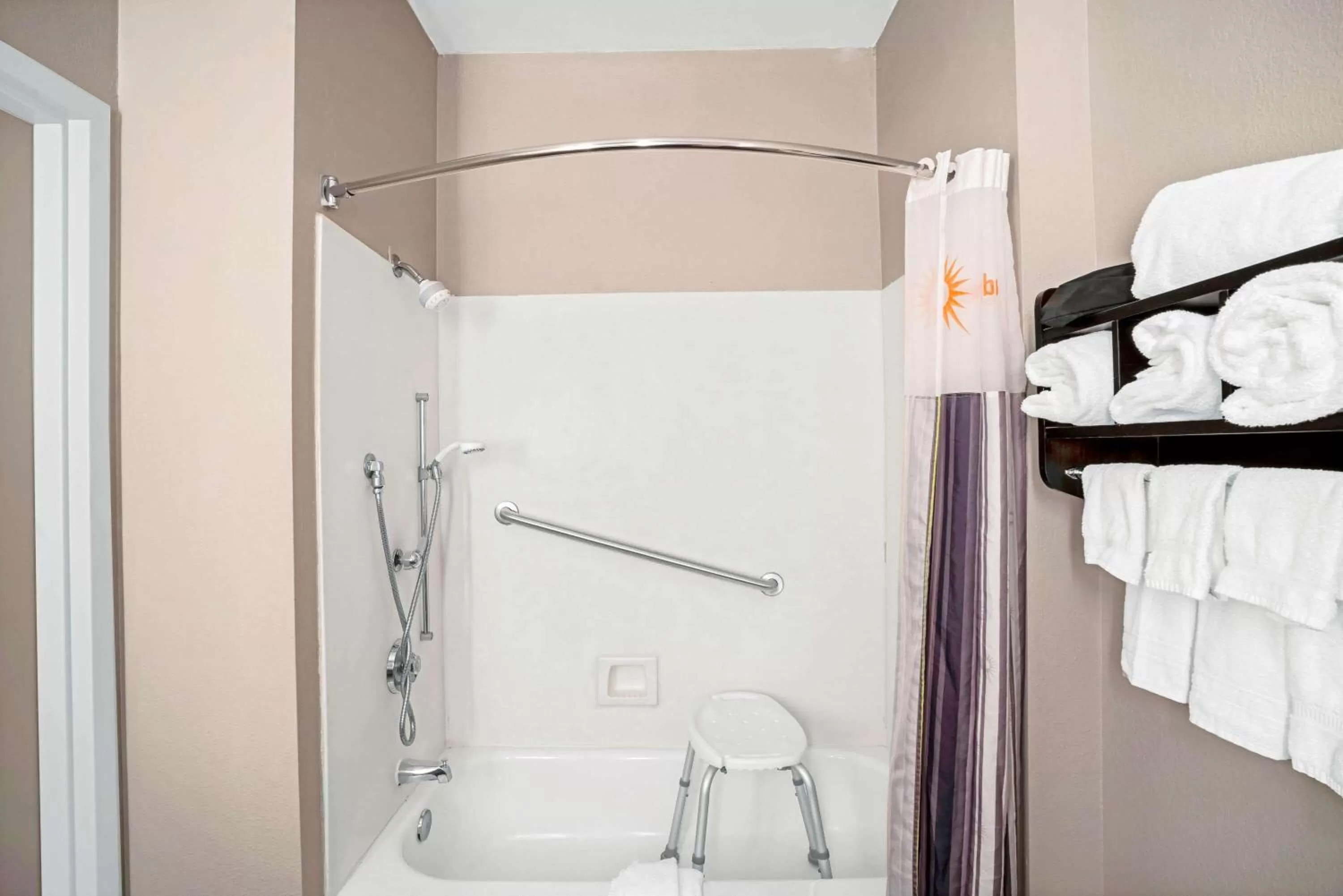 Bathroom in La Quinta by Wyndham Lebanon