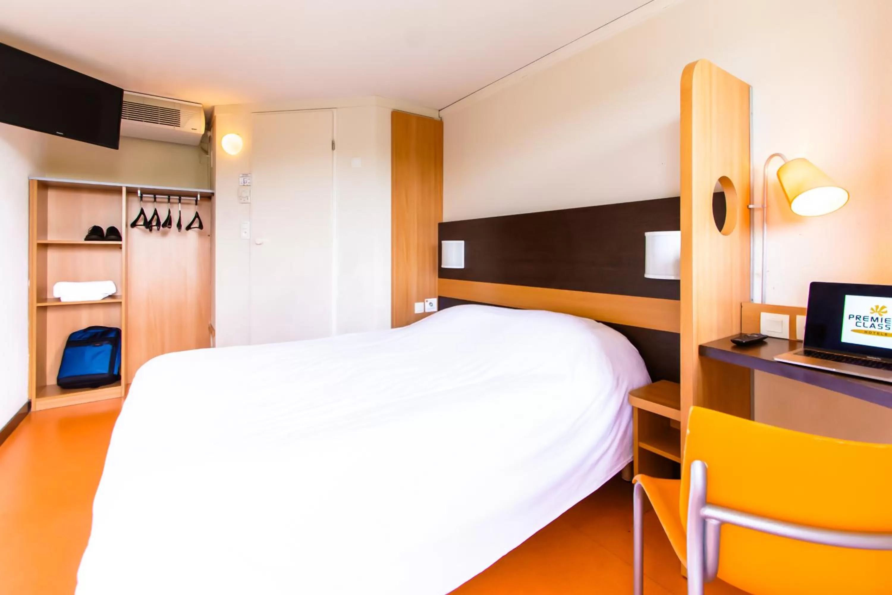 Bedroom, Bed in Premiere Classe Nevers Varennes Vauzelles