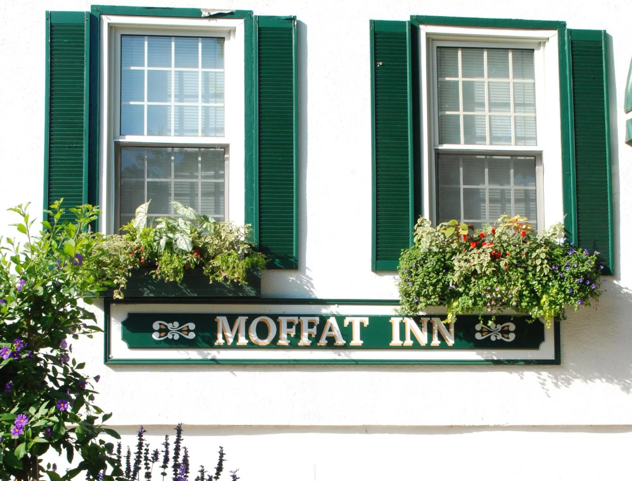 Property building in Moffat Inn
