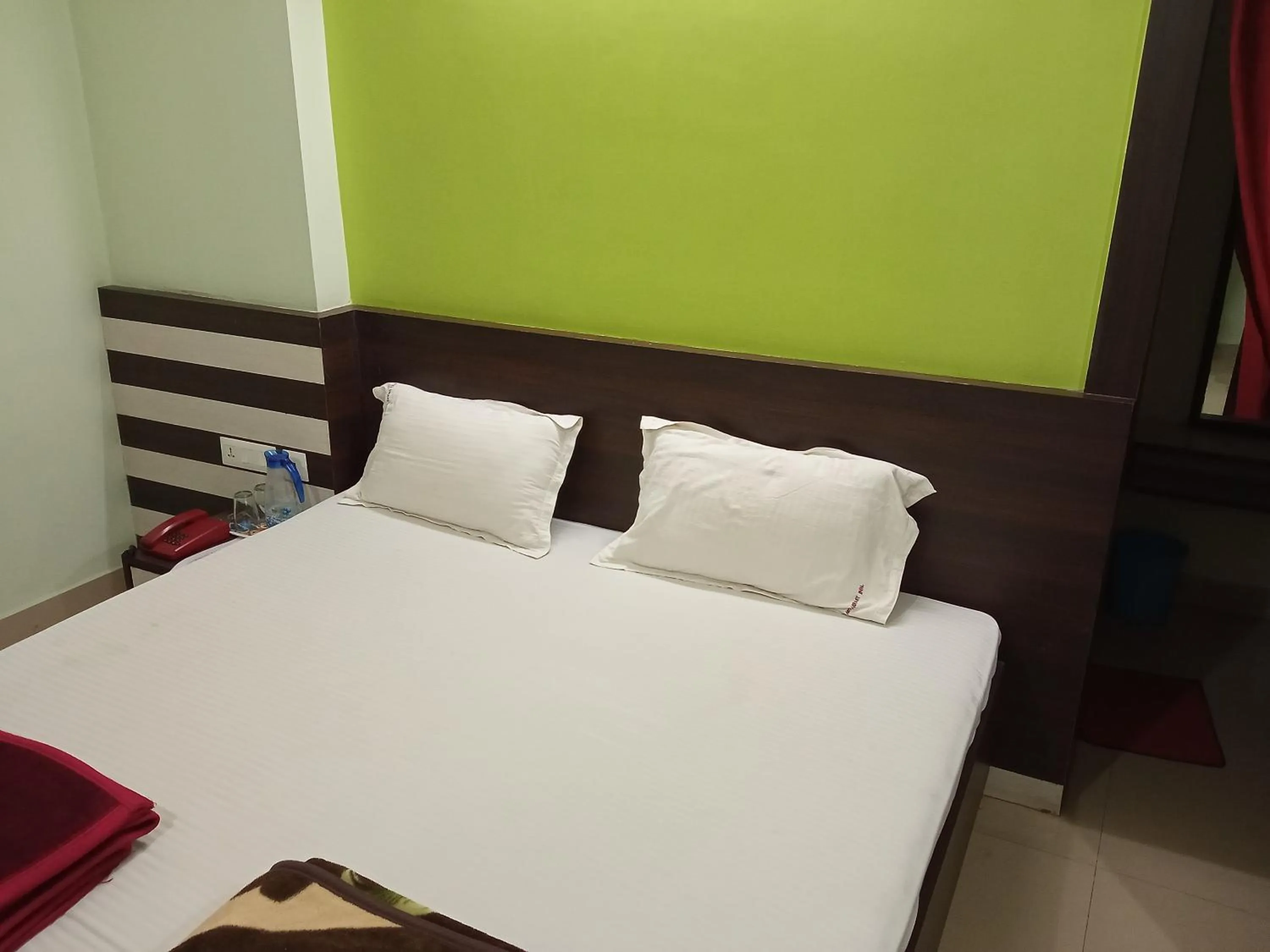 Bed in Hotel Viraat Inn
