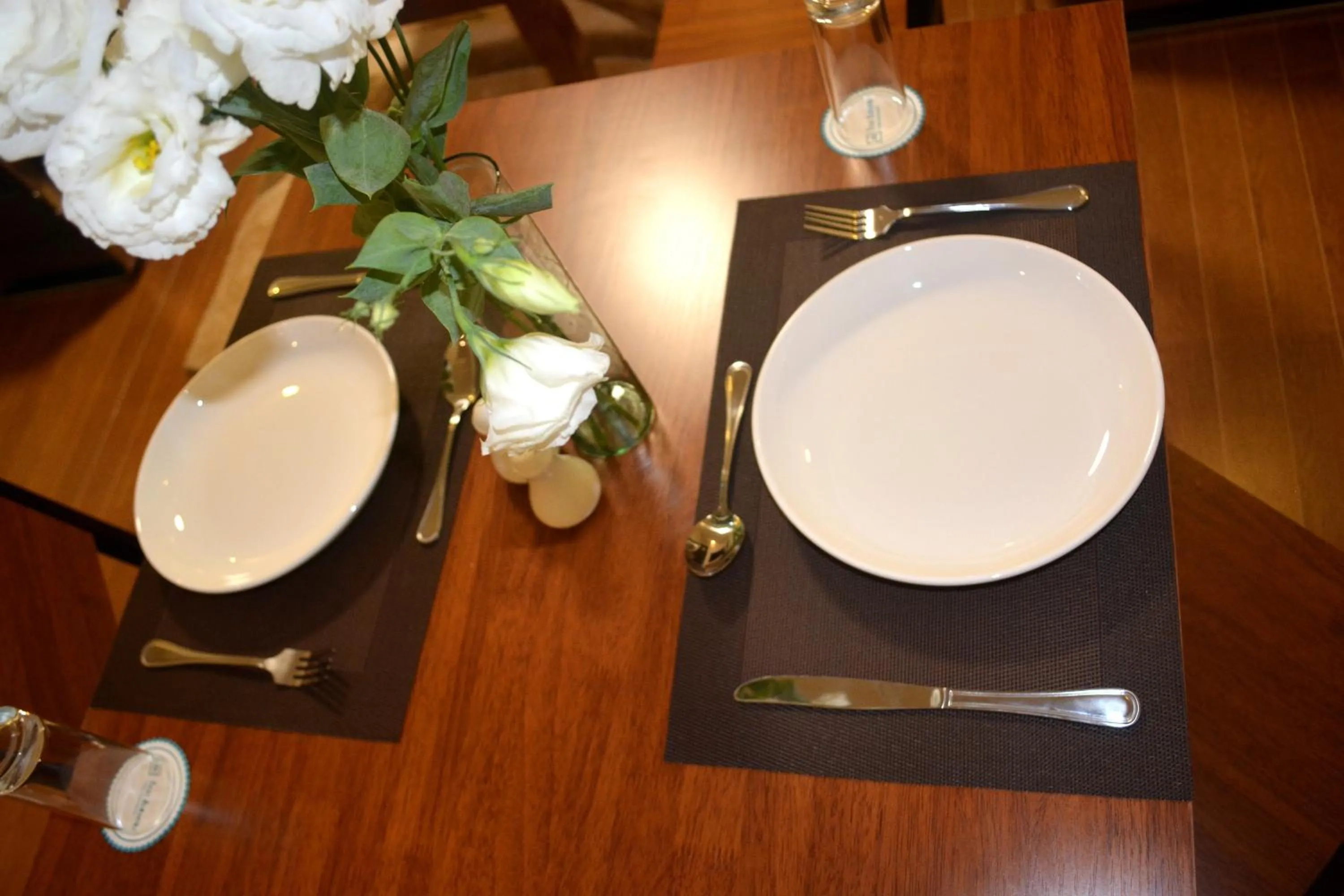 Restaurant/places to eat in Tilal Almadina Hotel & Suites