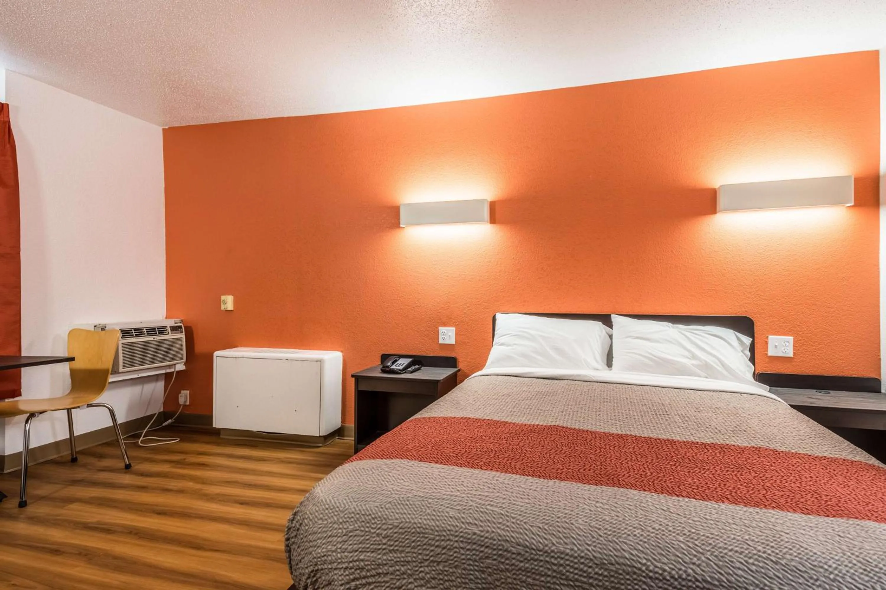 Photo of the whole room, Bed in Motel 6-Schenectady, NY