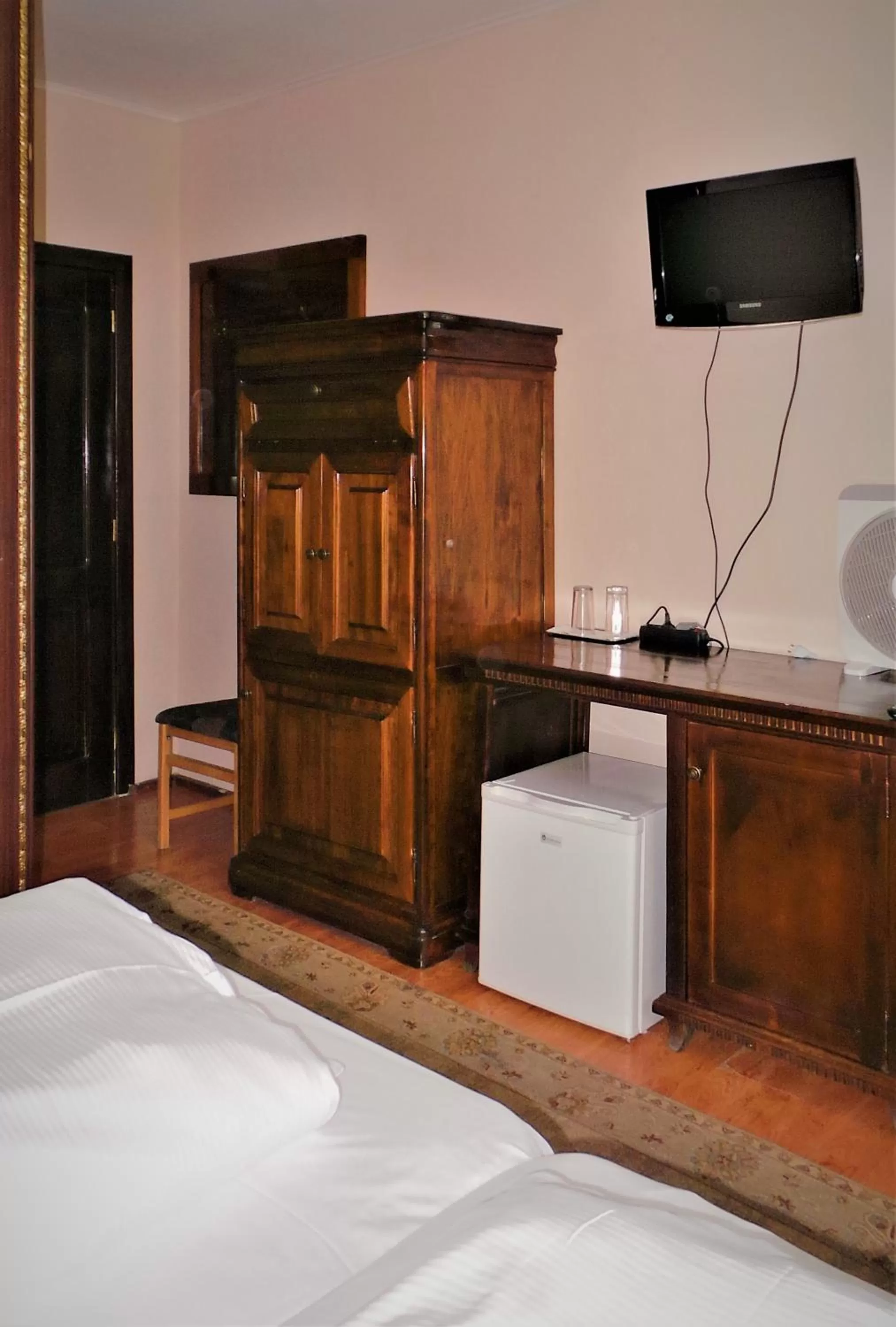 TV and multimedia, Bed in Hotel Sonne