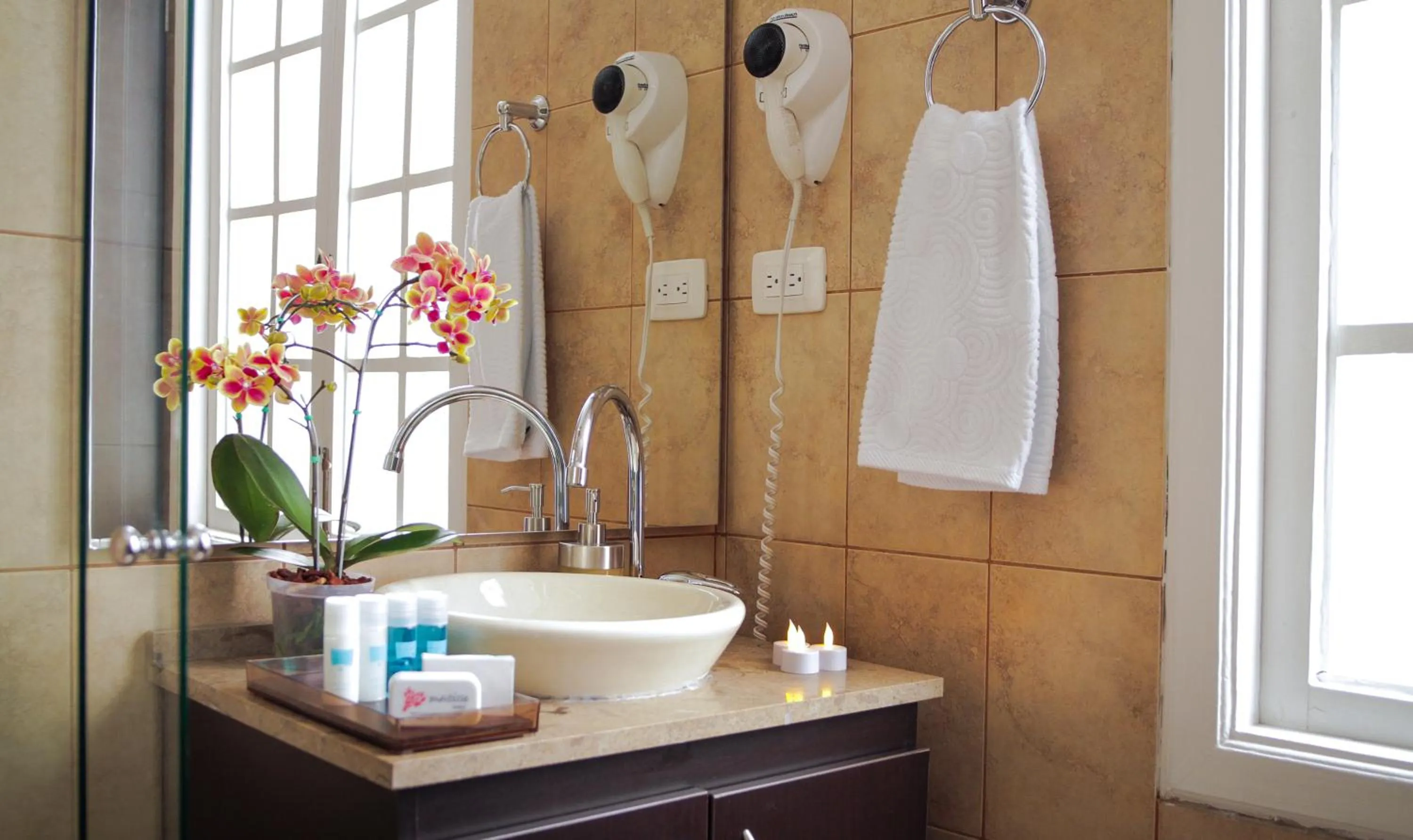 Bathroom in Matisse Hotel
