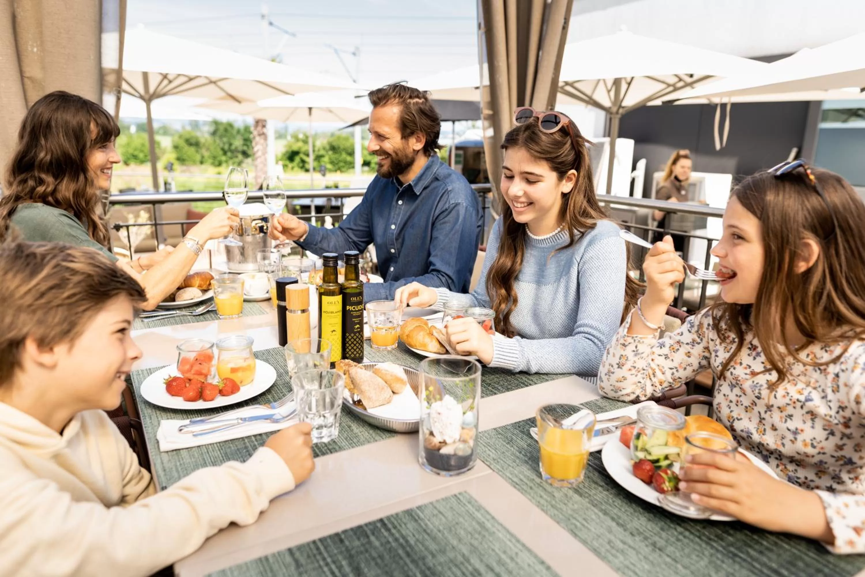 Restaurant/places to eat in Seedamm Plaza