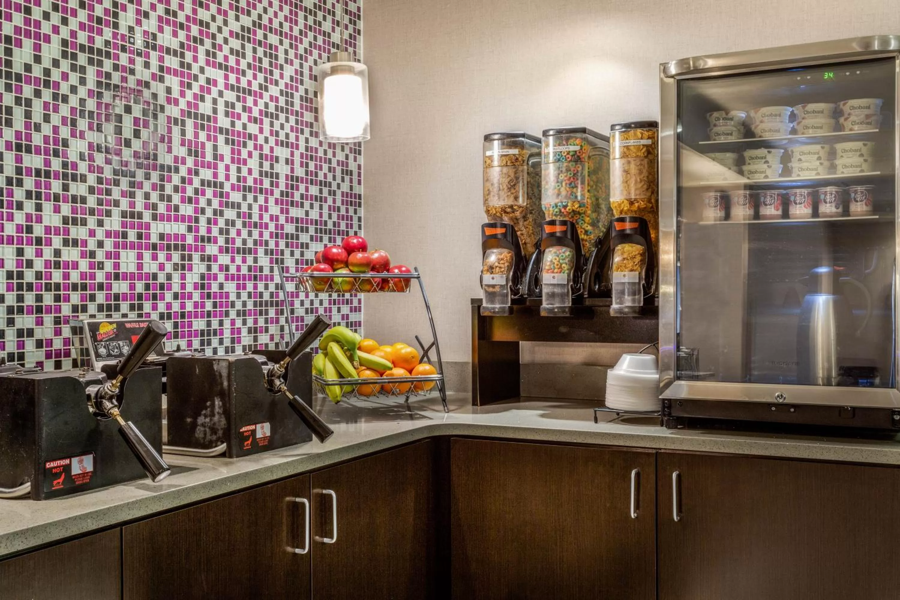 Buffet breakfast in La Quinta Inn by Wyndham Binghamton - Johnson City