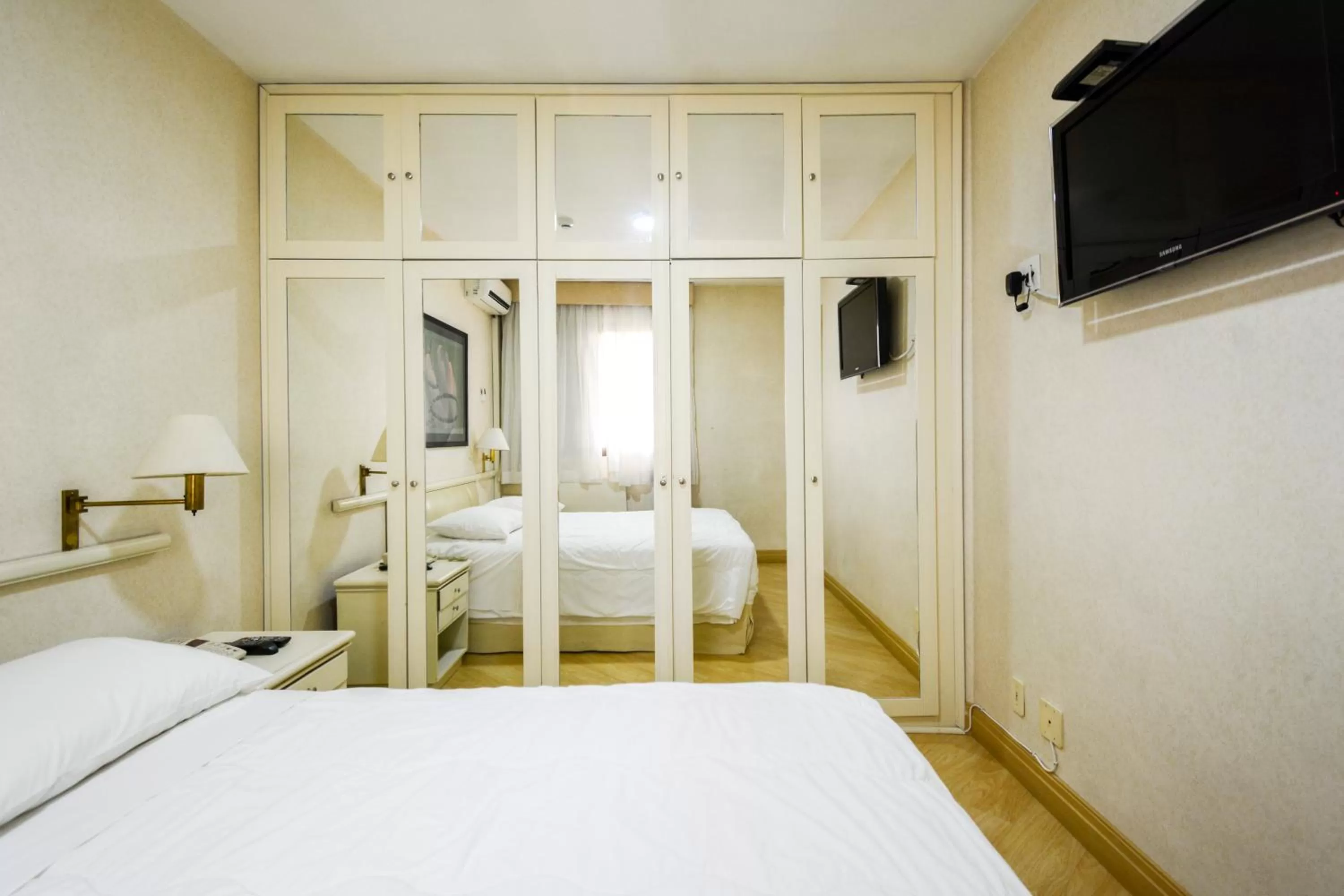 Bed in Wall Street Apartments by BnbHost