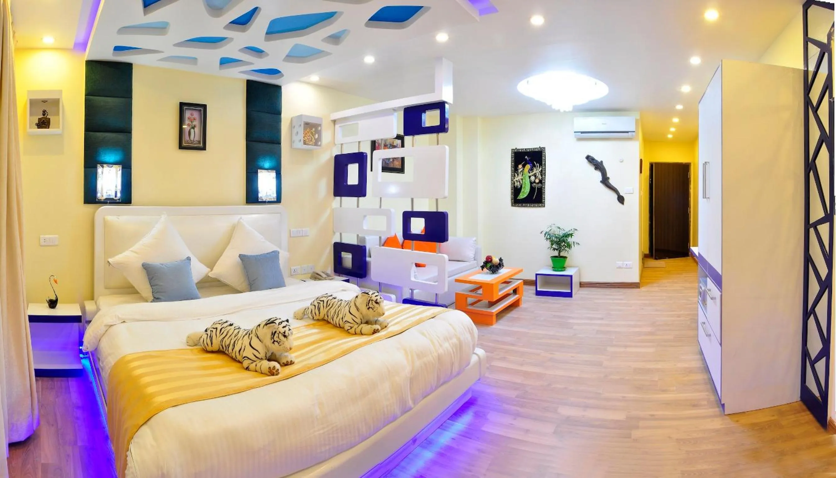 Bed in Royal Penguin Boutique Hotel & Spa