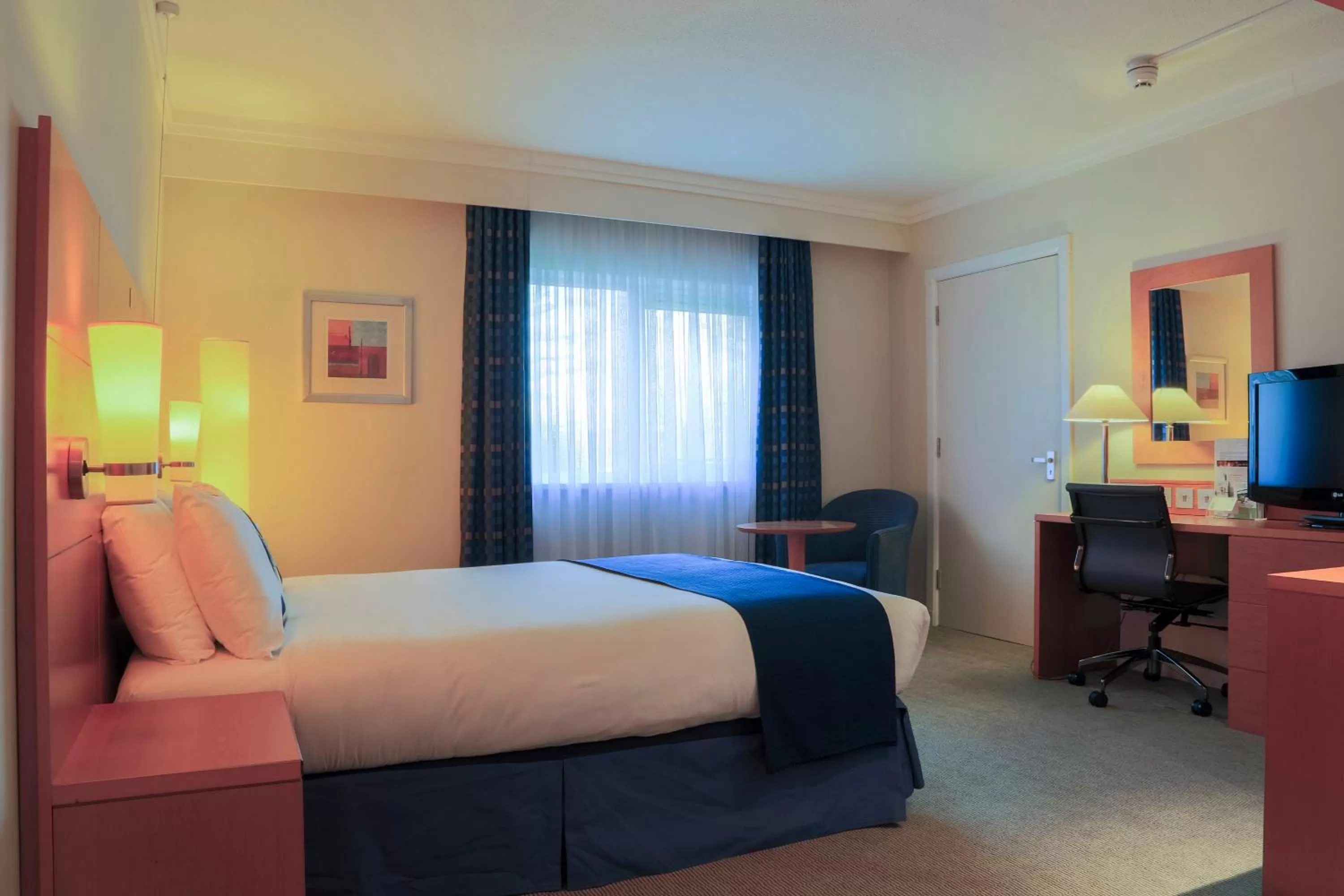 Photo of the whole room, Bed in Holiday Inn Guildford by IHG